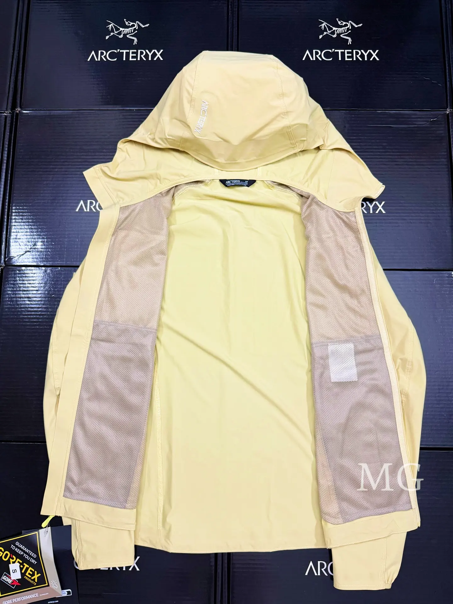 Gamma Lightweight Hooded Softshell Jacket D31020806 — view 8