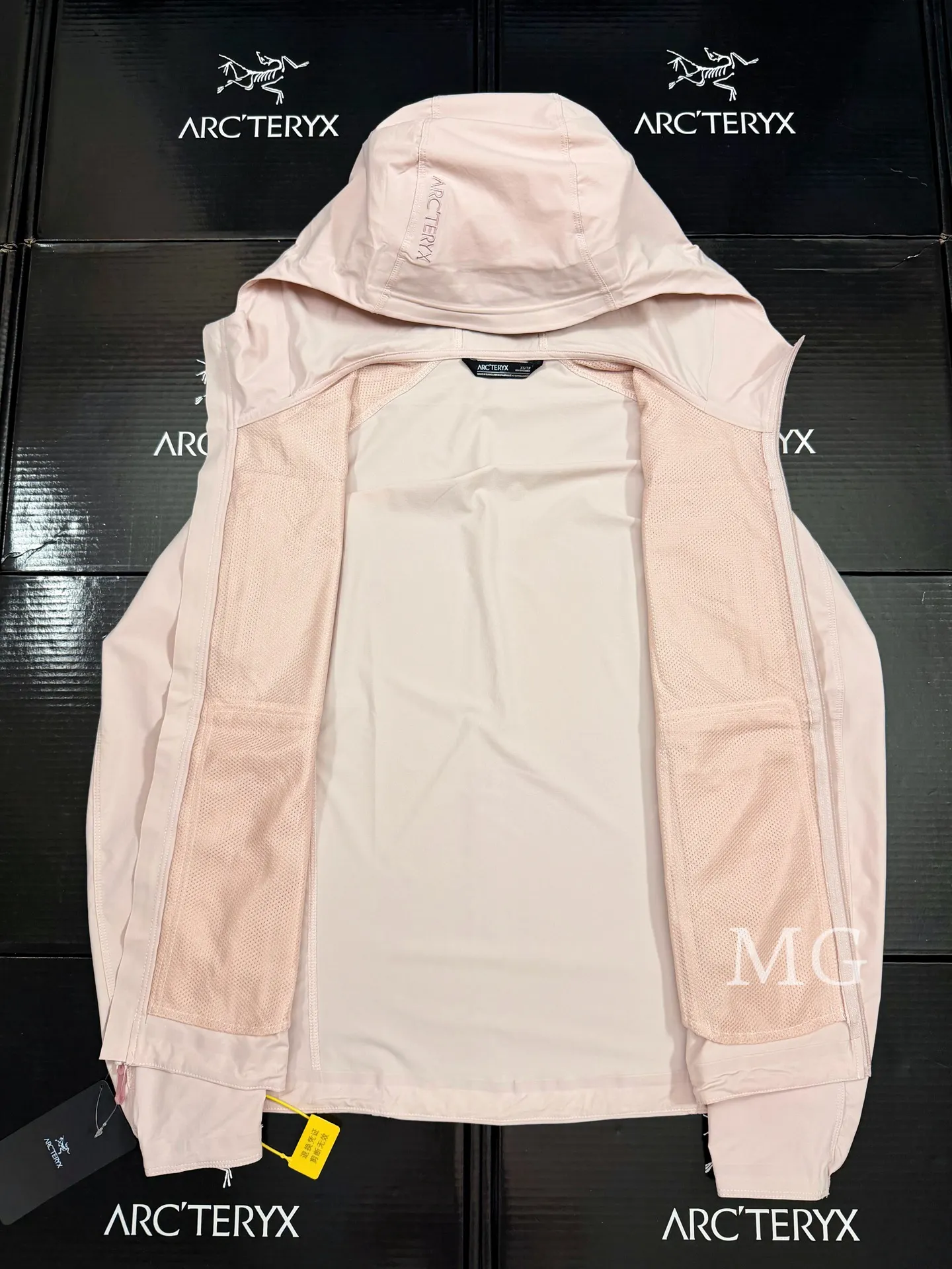 Gamma Lightweight Hooded Softshell Jacket D31020808 — view 8