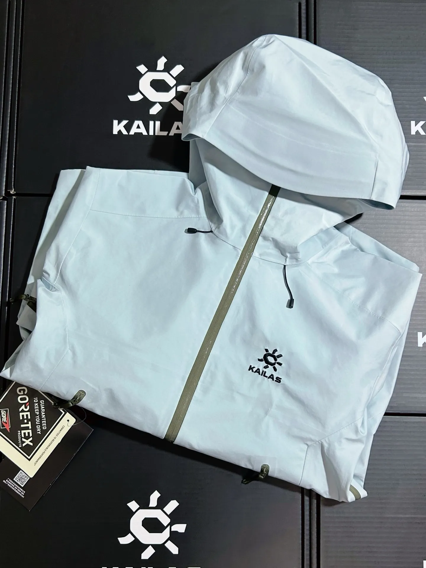 Kailas LT Hooded GORE-TEX Hardshell Jacket D31020594 — view 2