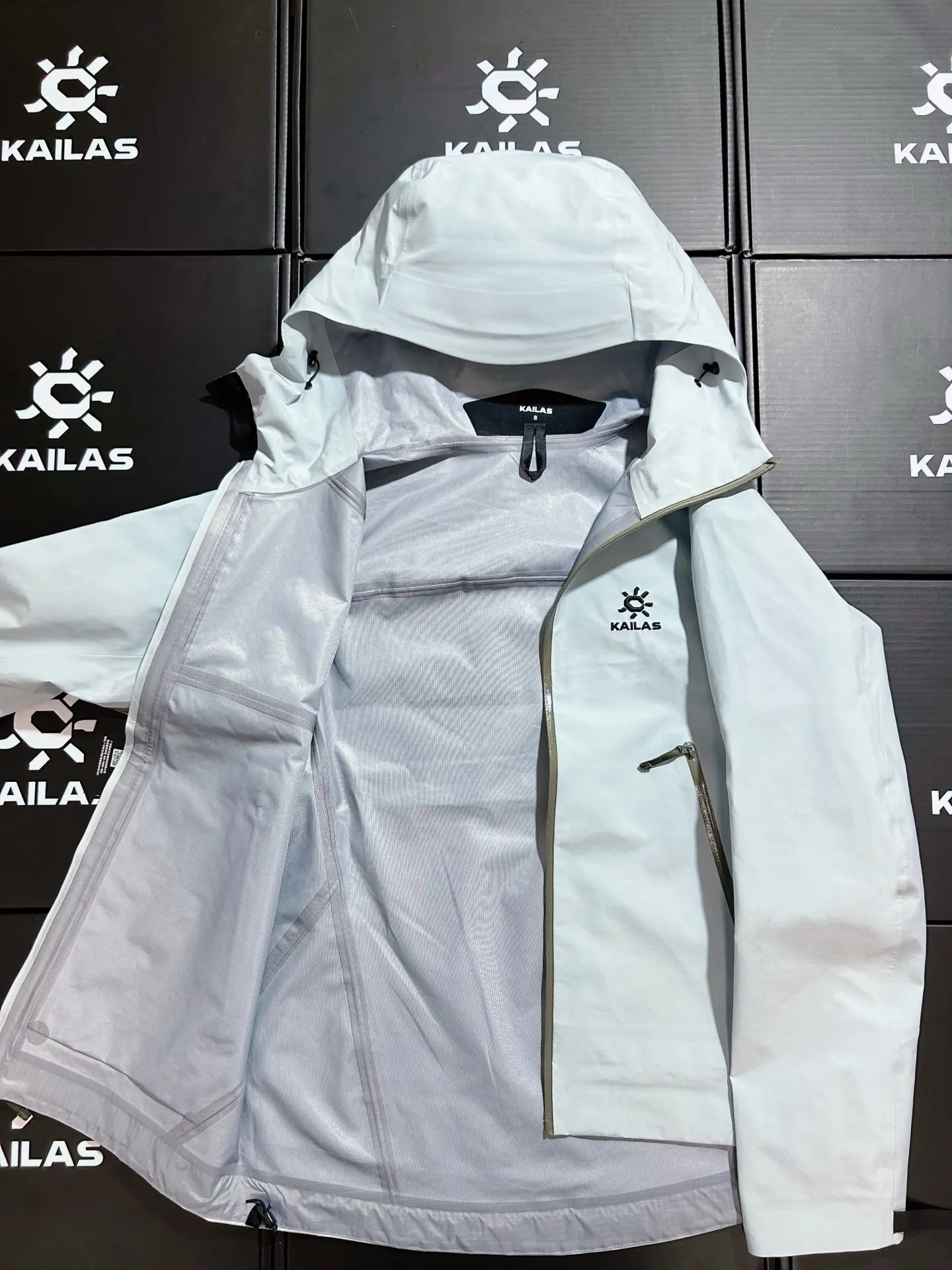 Kailas LT Hooded GORE-TEX Hardshell Jacket D31020594 — view 9
