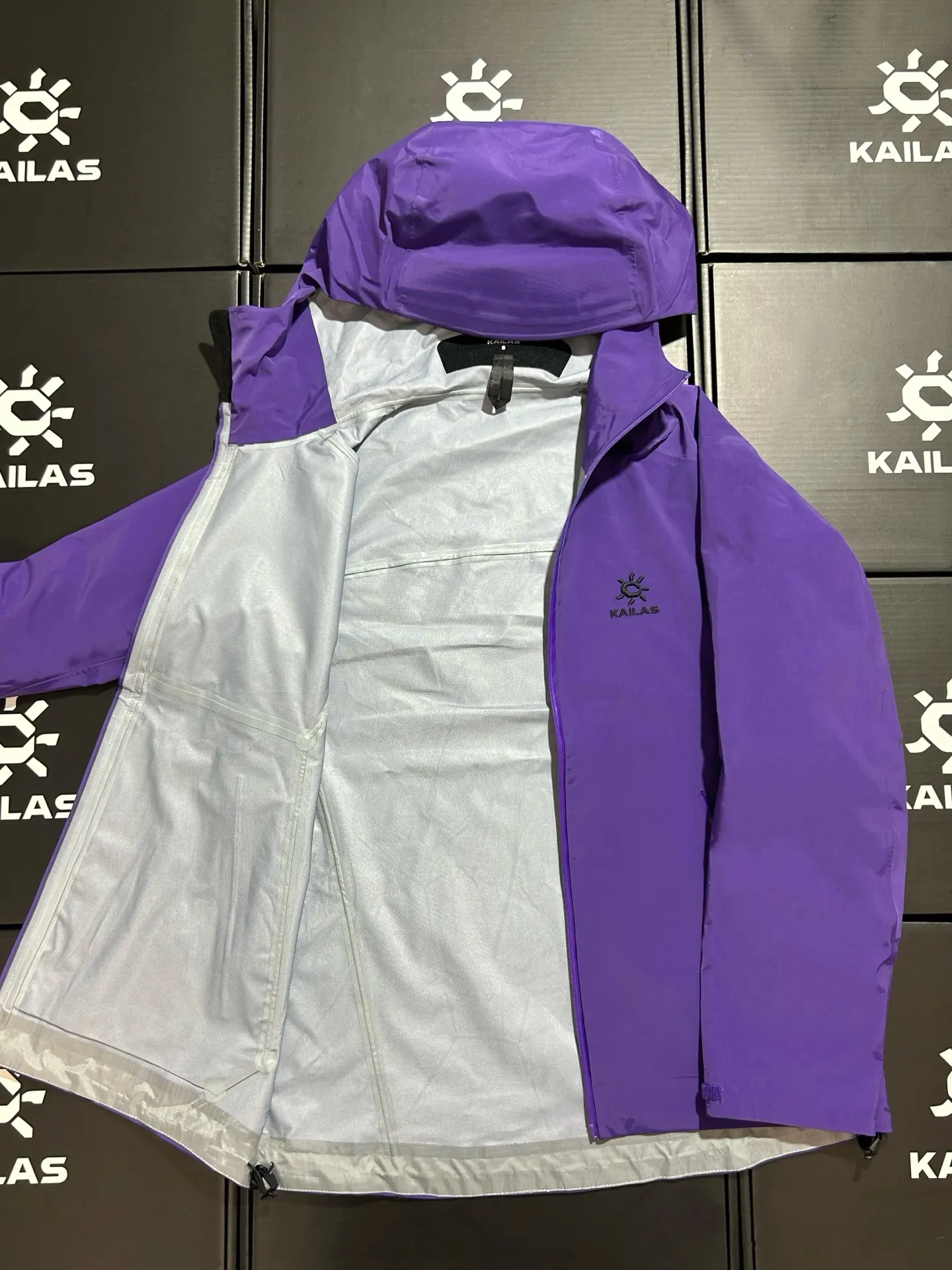 Kailas LT GORE-TEX Hardshell Hooded Jacket D31020592 — view 9
