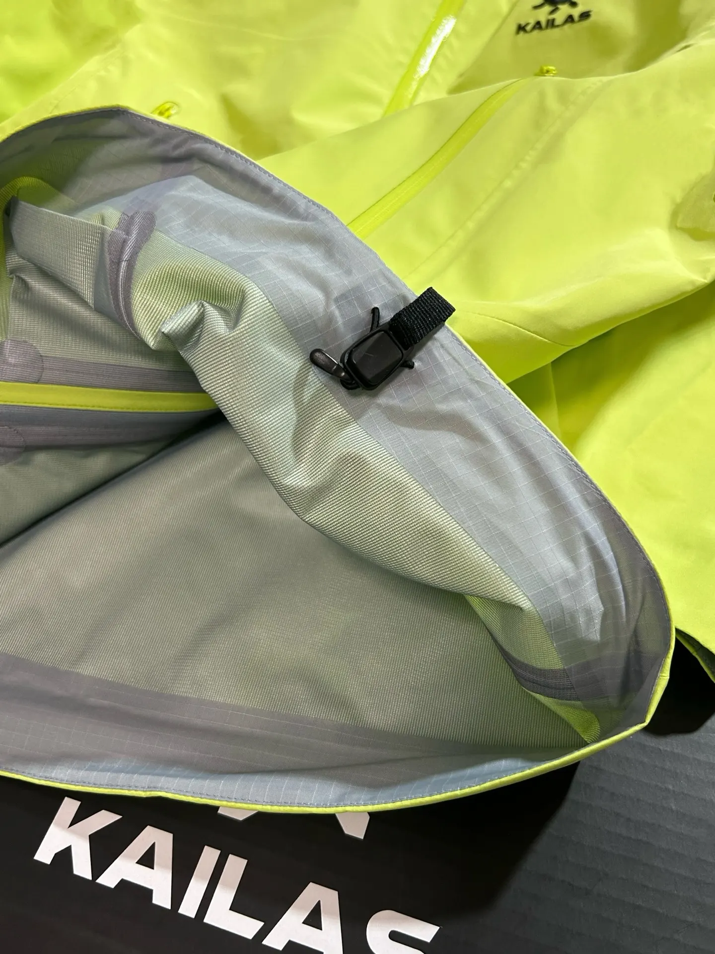 Kailas LT GORE-TEX Hardshell Hooded Jacket D31020602 — view 2