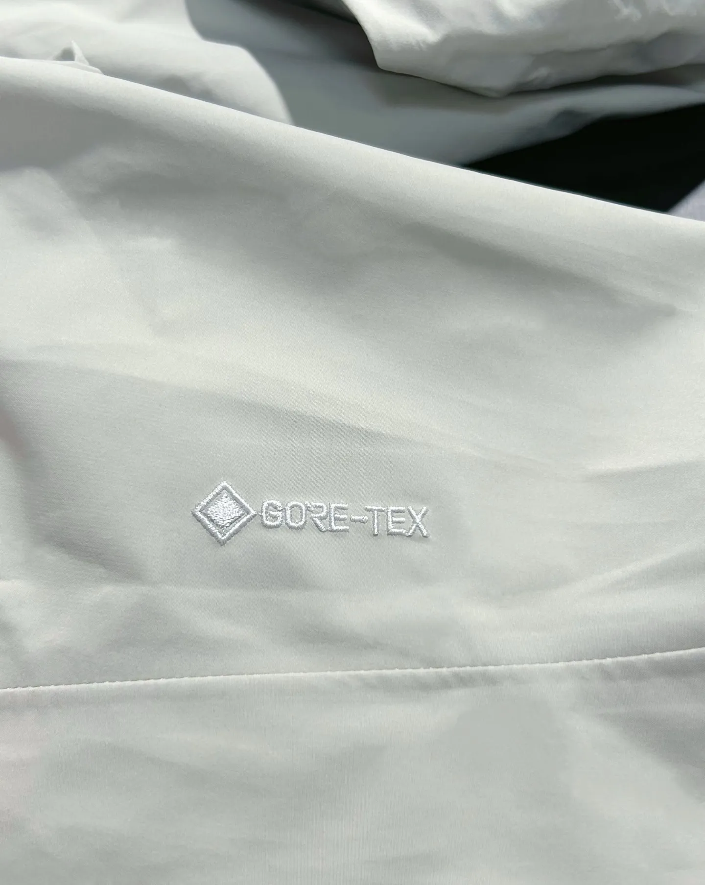 Kailas LT GORE-TEX Waterproof Hardshell Hooded Jacket D31020600 — view 2