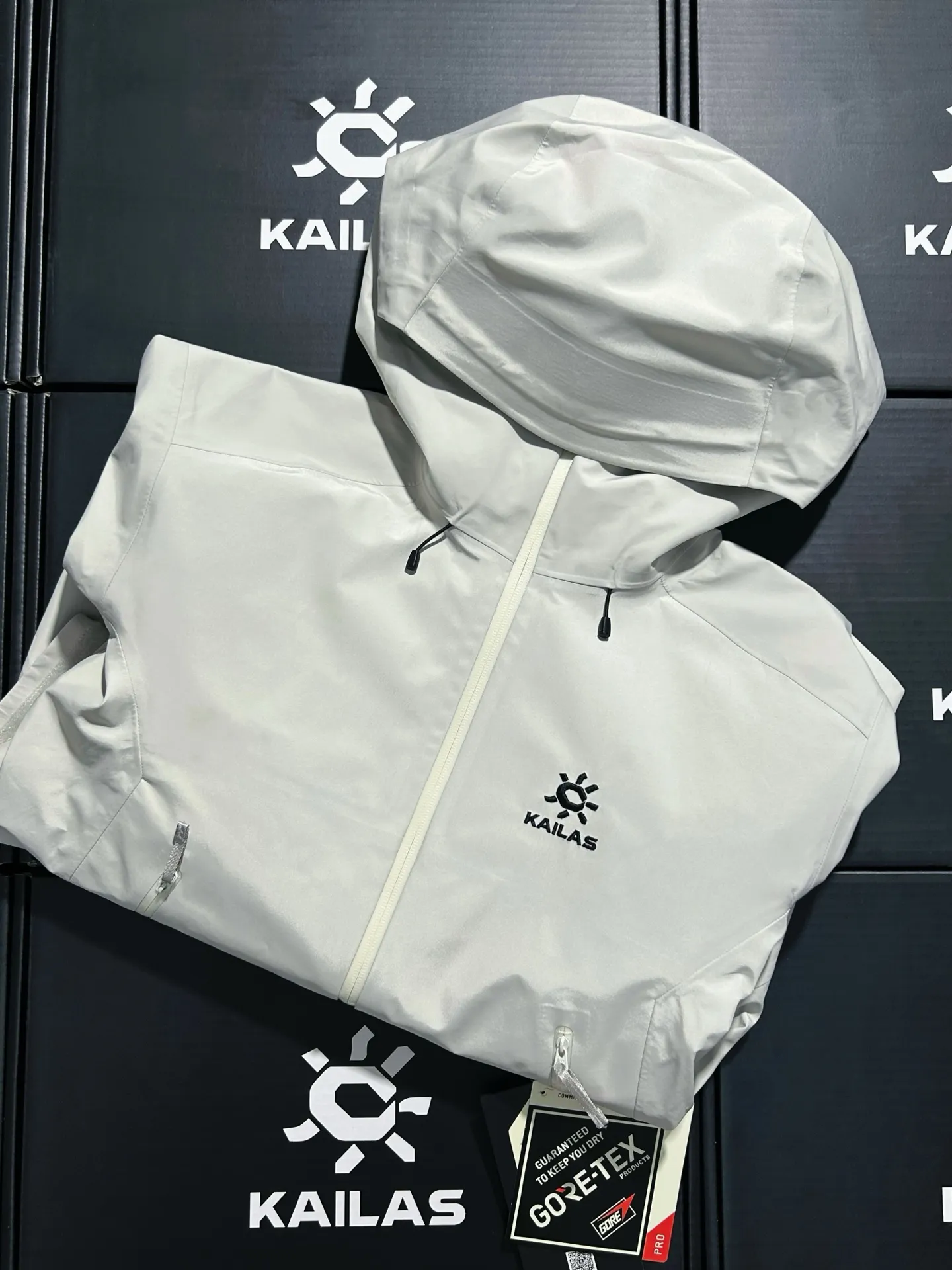 Kailas LT GORE-TEX Waterproof Hardshell Hooded Jacket D31020600 — view 3