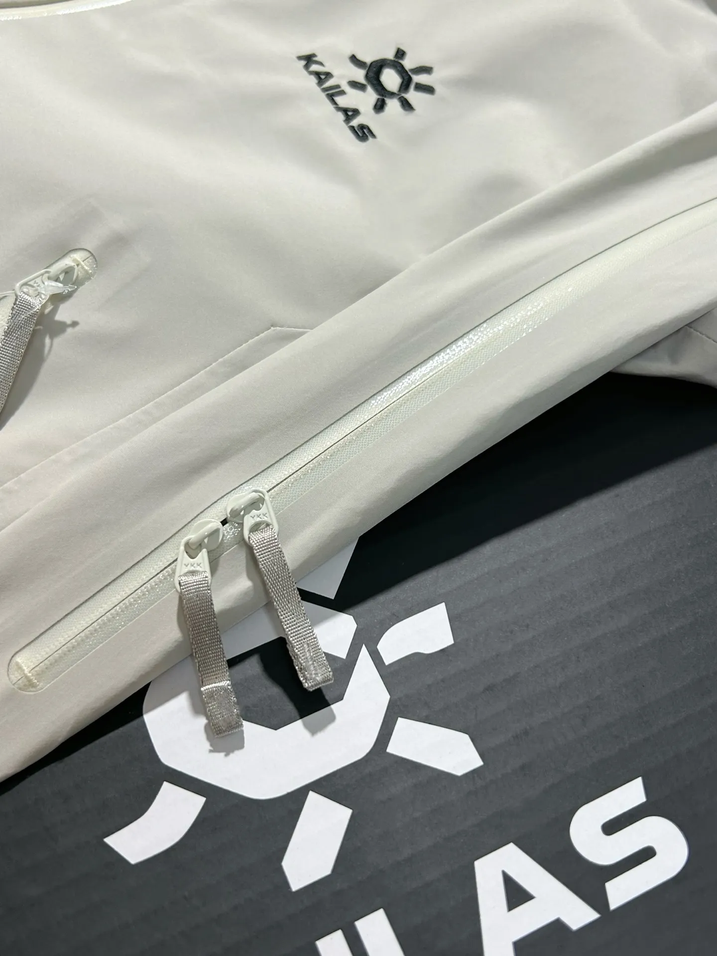 Kailas LT GORE-TEX Waterproof Hardshell Hooded Jacket D31020600 — view 5