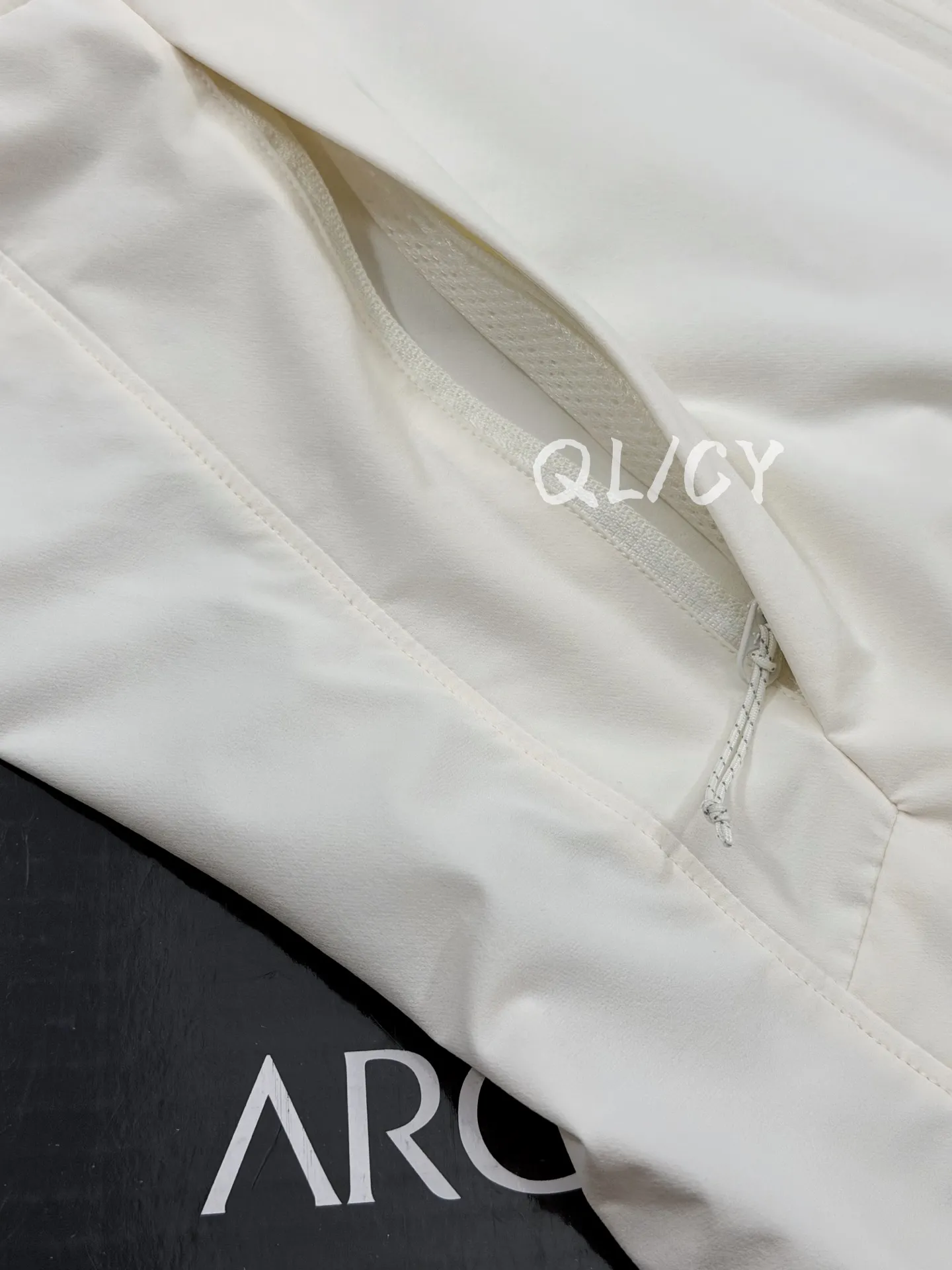 Gamma Lightweight Hooded Softshell Jacket D32020842 — view 4