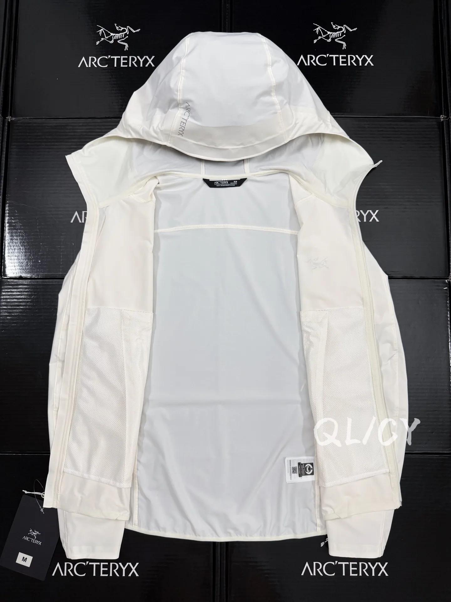 Gamma Lightweight Hooded Softshell Jacket D32020842 — view 7