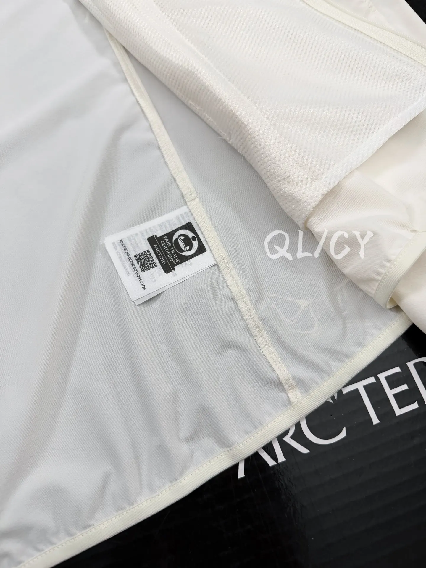 Gamma Lightweight Hooded Softshell Jacket D32020842 — view 8
