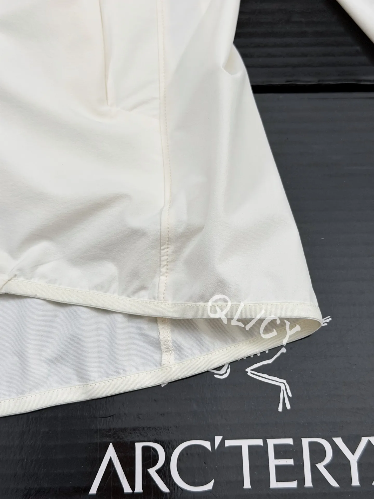 Gamma Lightweight Hooded Softshell Jacket D32020842 — view 9
