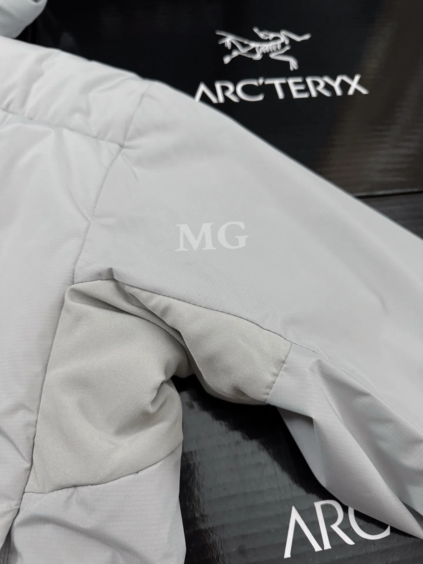Atom AR Hoody Insulated Jacket D32020618 — view 4