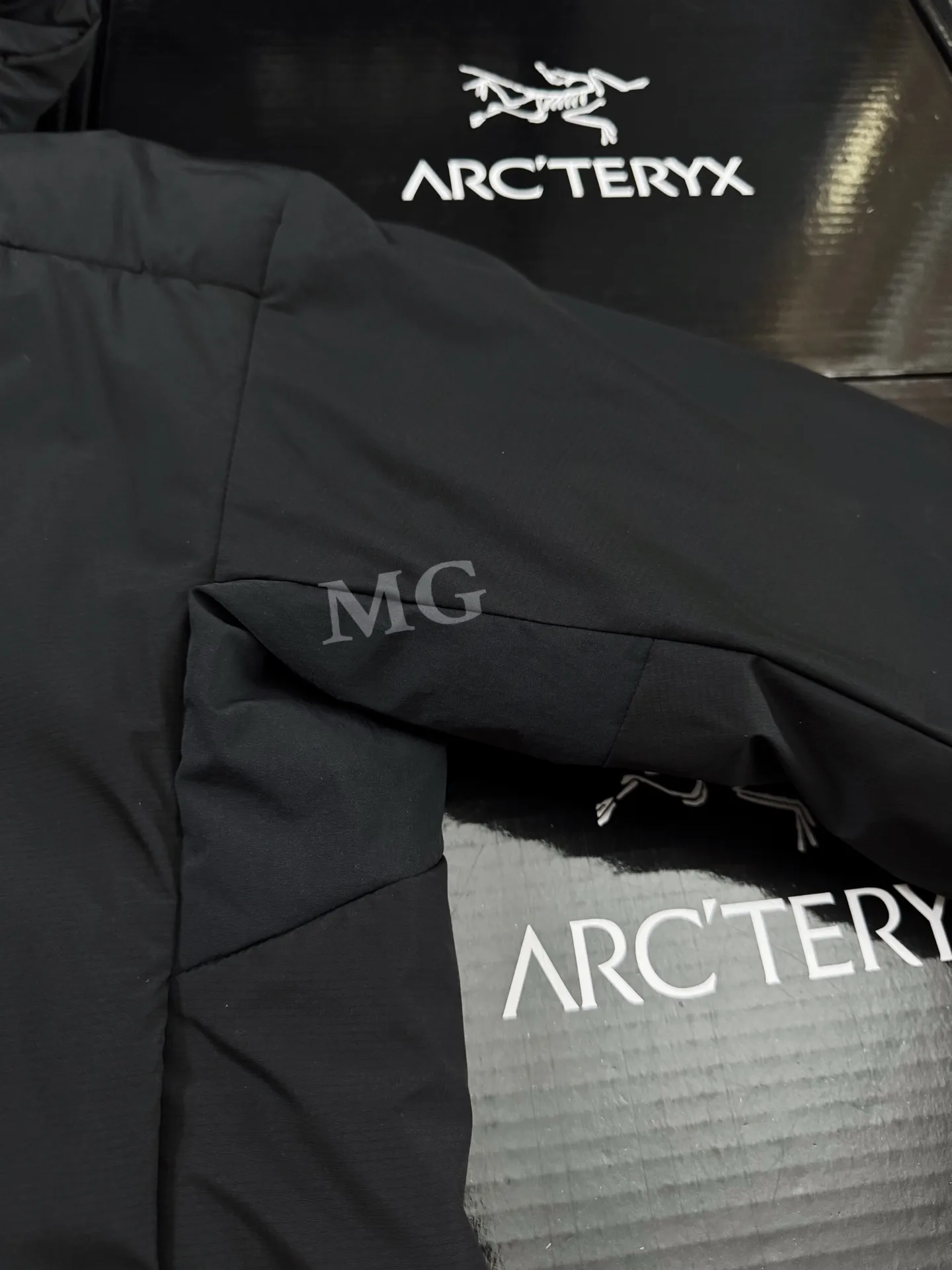 Atom AR Hoody Insulated Jacket D32020619 — view 4