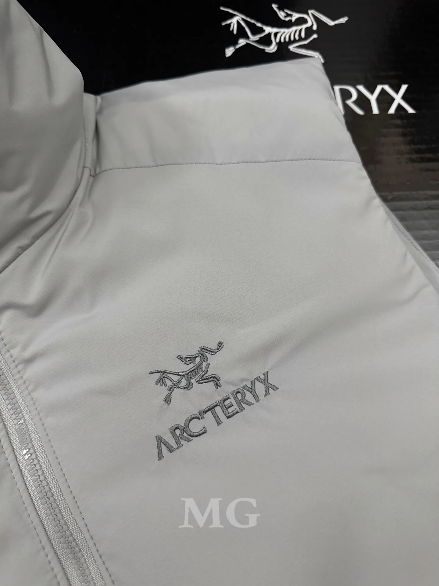 Atom Down-Filled Logo Gilet D32020688 — view 2