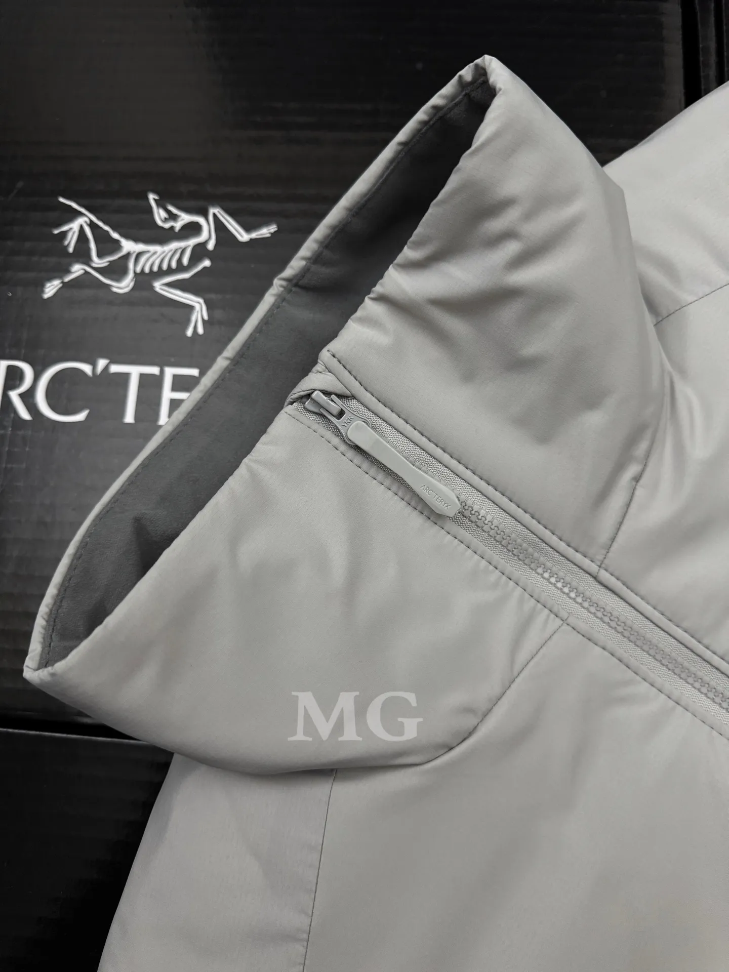 Atom Down-Filled Logo Gilet D32020688 — view 3