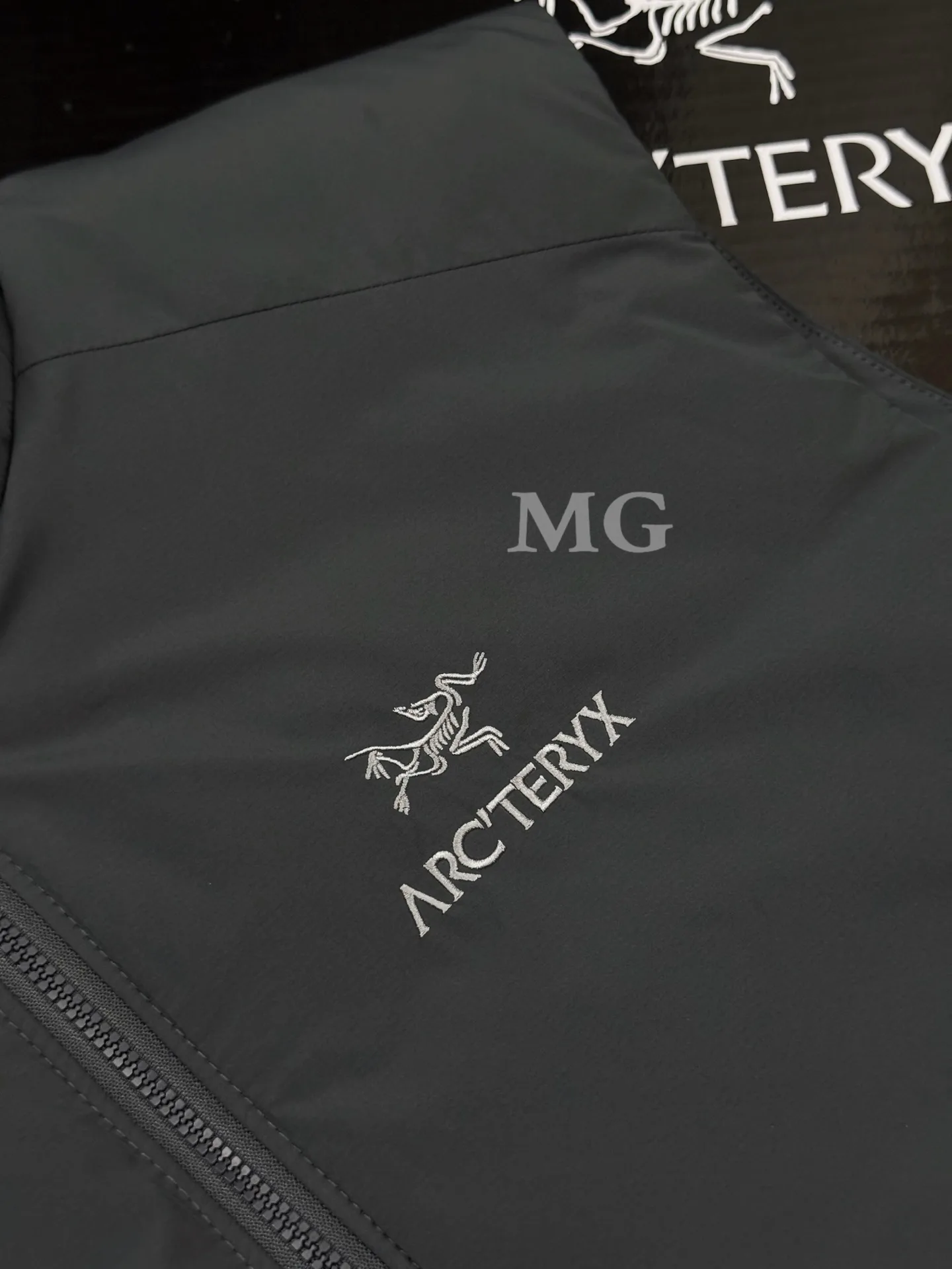 Atom Down-Filled Insulated Vest D32020684 — view 3