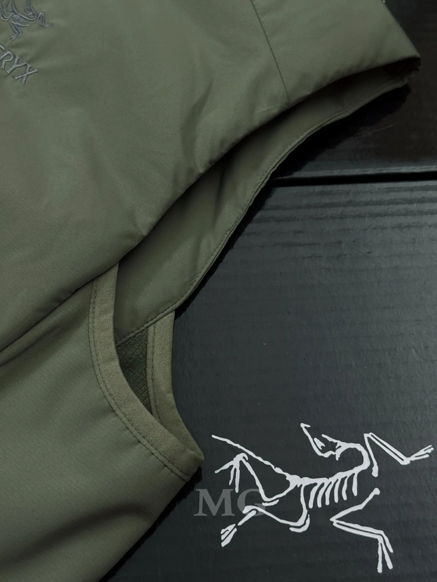 Atom Down-Filled Logo Gilet D32020687 — view 6