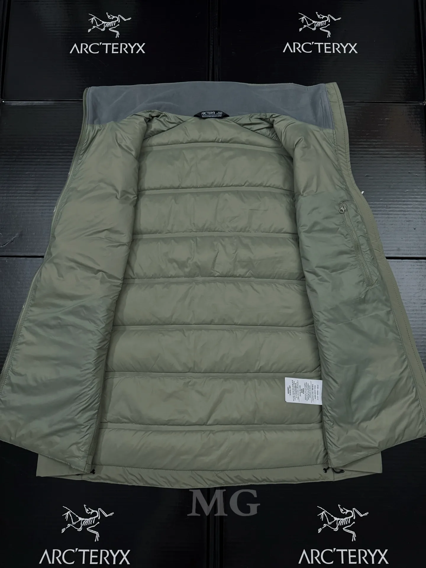 Atom Down-Filled Logo Gilet D32020687 — view 7