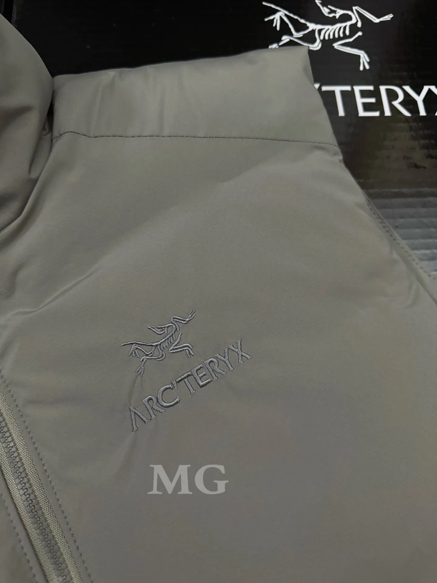 Atom Down-Filled Logo Gilet D32020685 — view 2