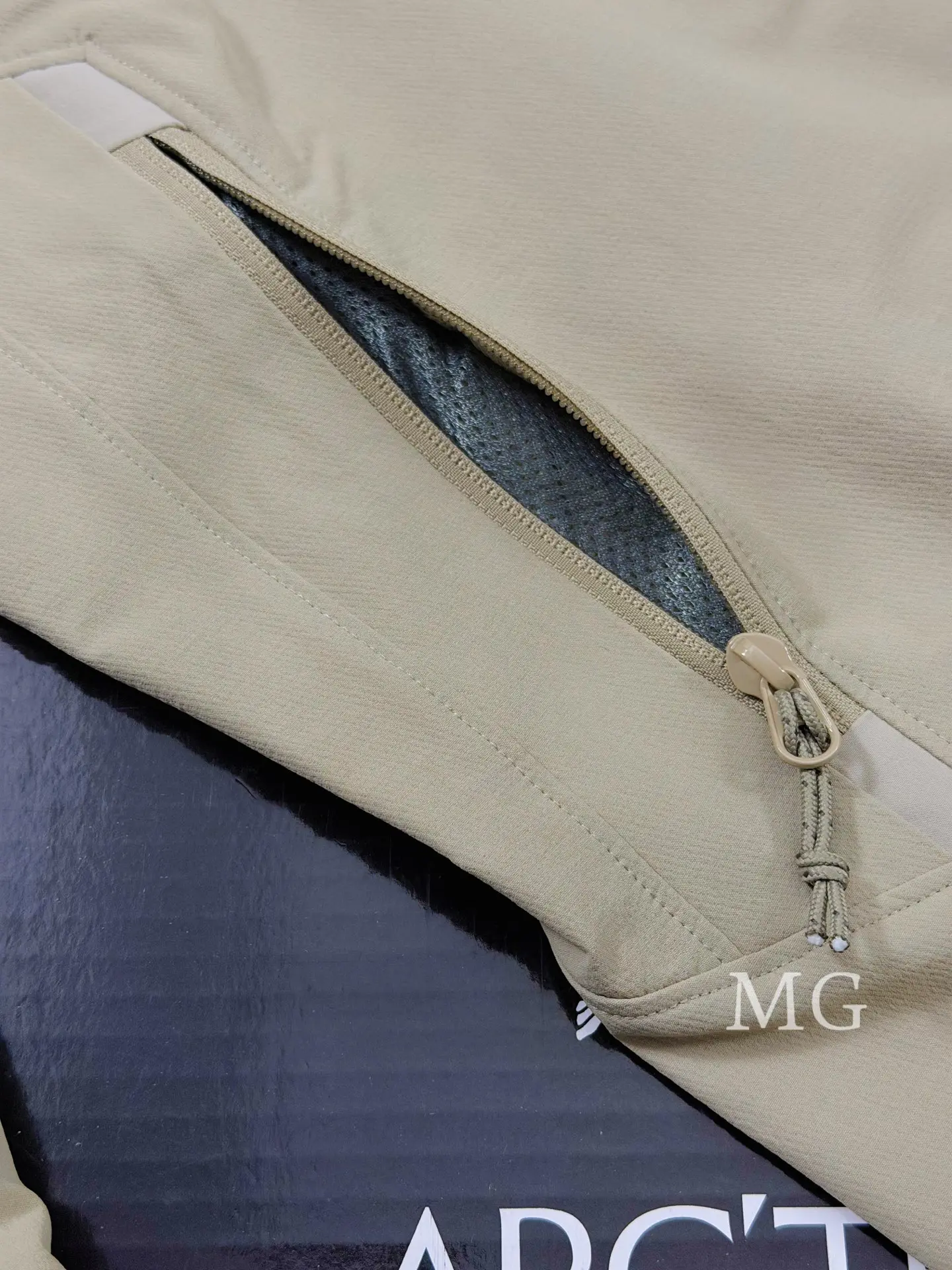 Arc'teryx Gamma Softshell Jacket D32020738 — view 4
