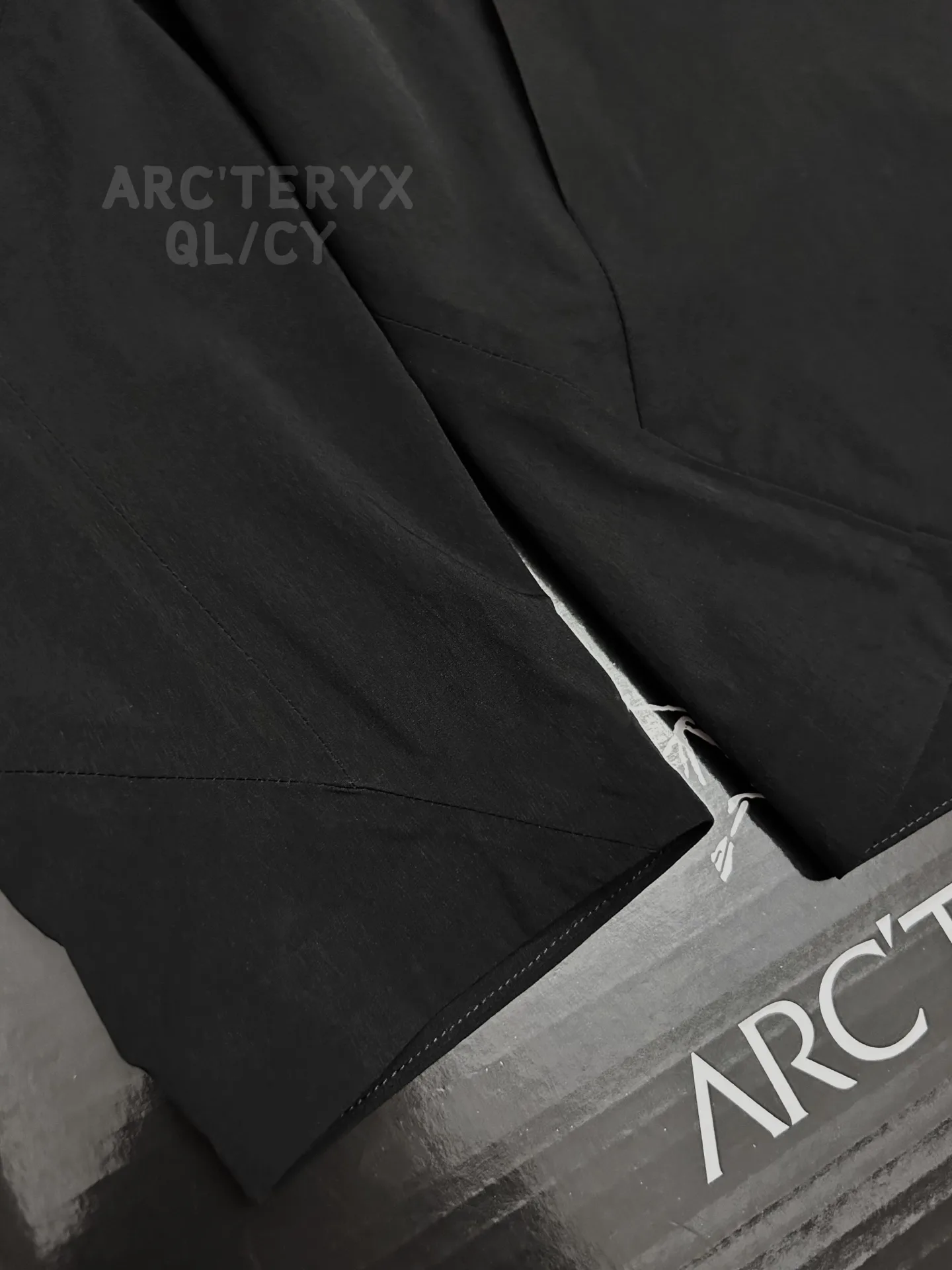Veilance Spere LT Lightweight Shell Jacket D32011493 — view 2