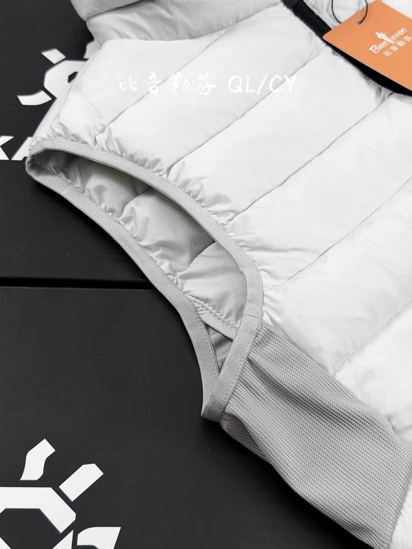 Lightweight Quilted Goose Down Gilet D34020952 — view 7