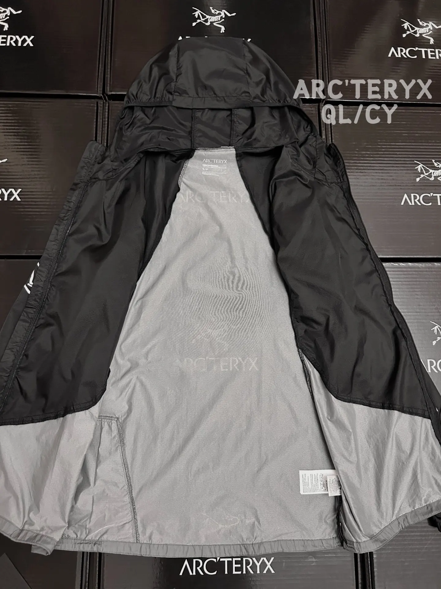 Norvan Windshell Hooded Jacket D34011520 — view 9