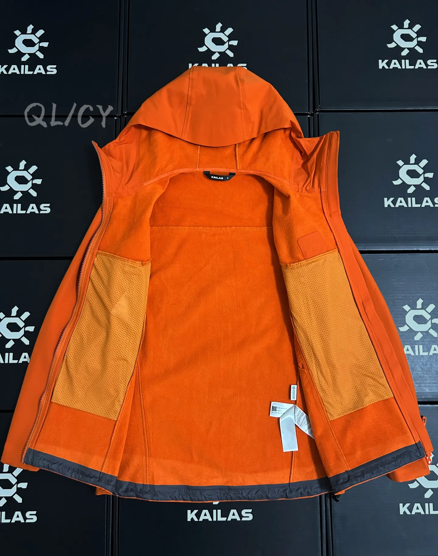 M8ic-MAX Hooded Softshell Jacket D34020854 — view 9