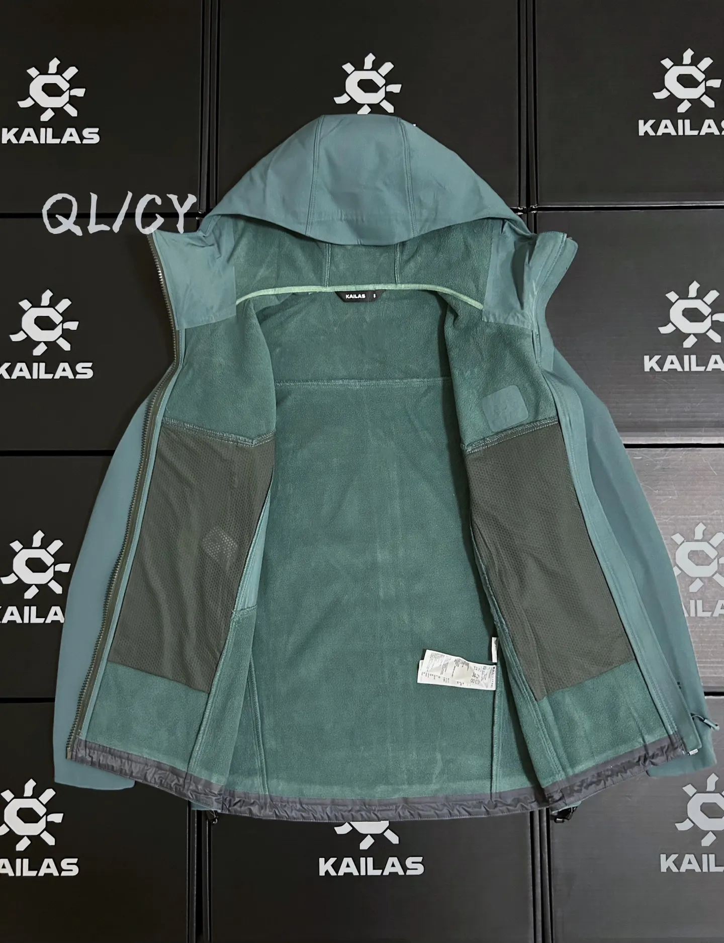 M8ic-MAX Fleece-Lined Softshell Hooded Jacket D34020857 — view 3
