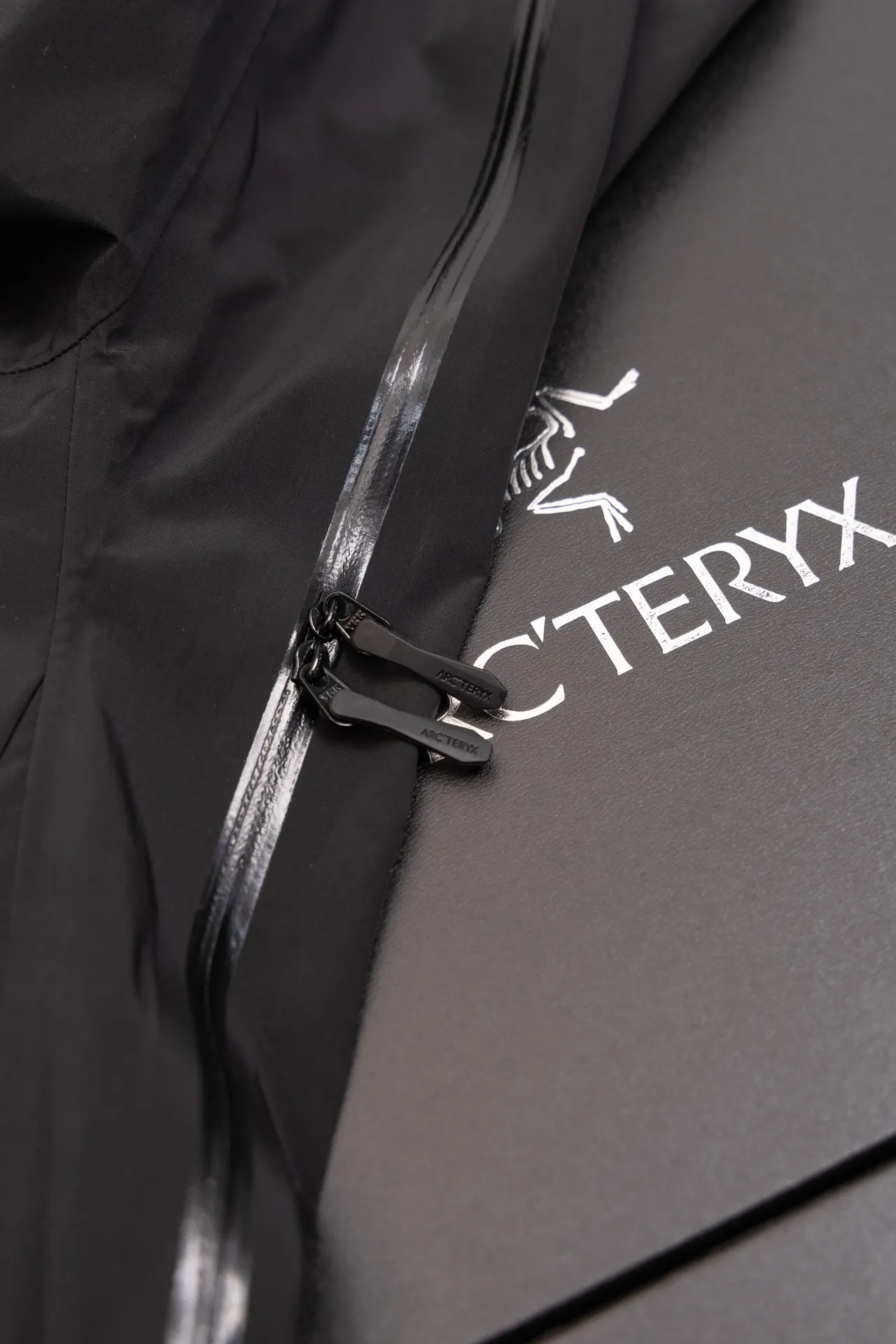 Alpha SV GORE-TEX Hooded Shell Jacket D34020792 — view 6
