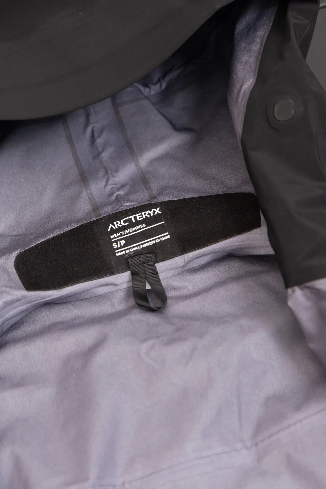 Alpha SV GORE-TEX Hooded Shell Jacket D34020792 — view 9