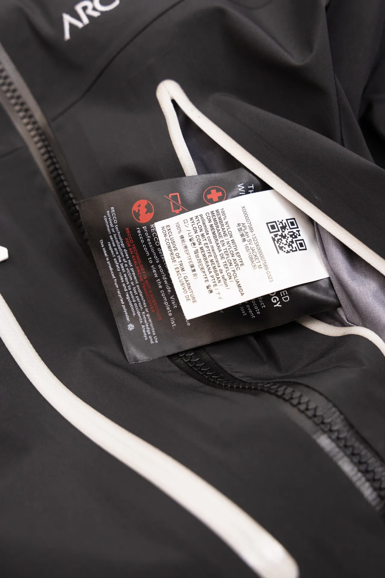 Alpha SV GORE-TEX Hooded Shell Jacket D34020792 — view 11