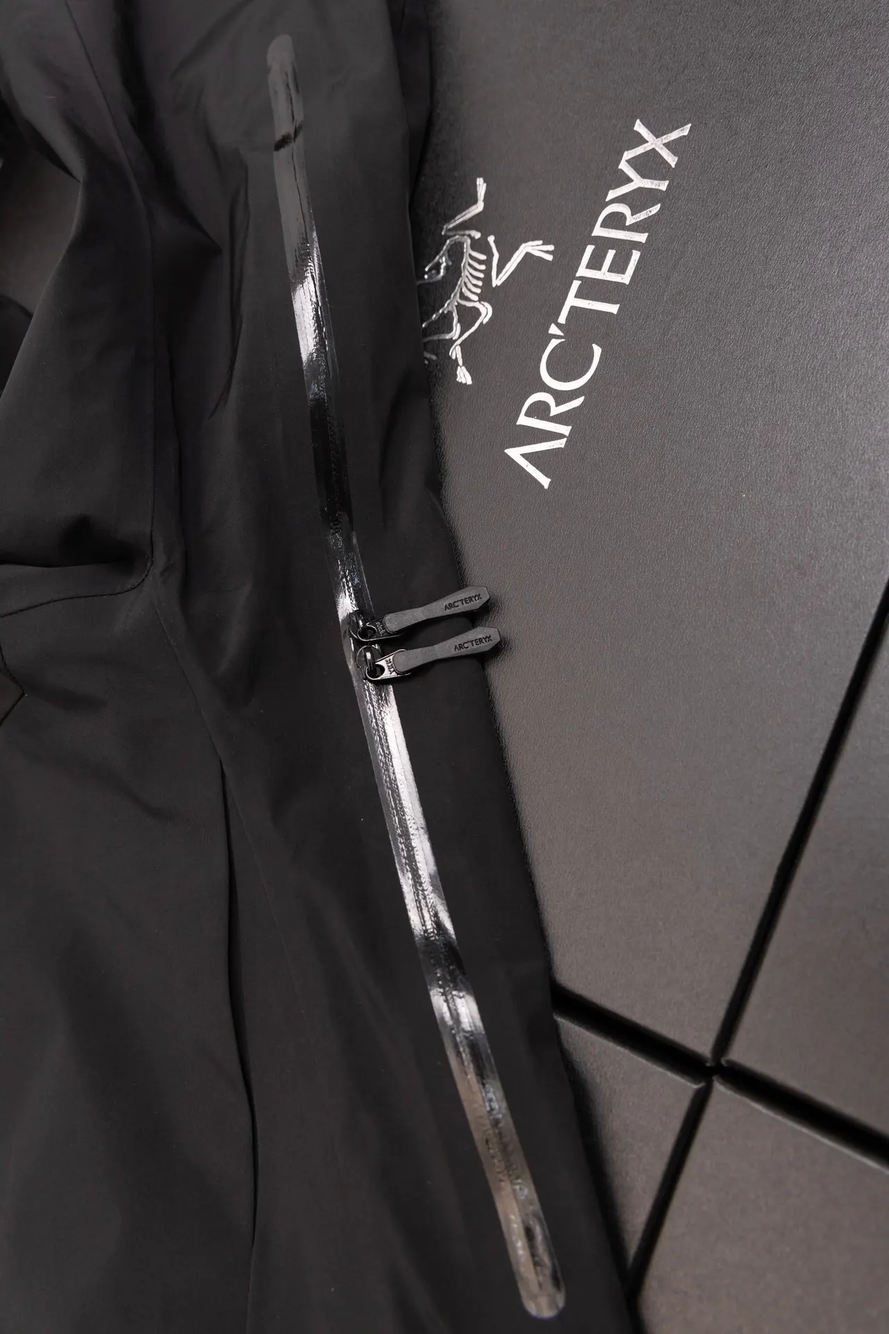 Alpha SV GORE-TEX Hooded Shell Jacket D34020794 — view 6