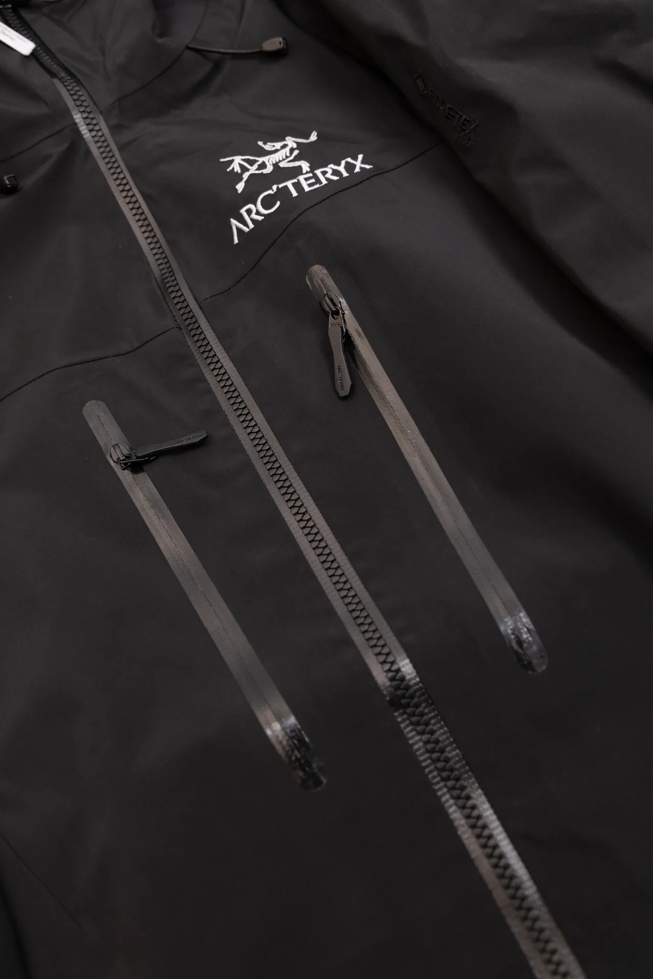 Alpha SV GORE-TEX Hooded Shell Jacket D34020794 — view 7