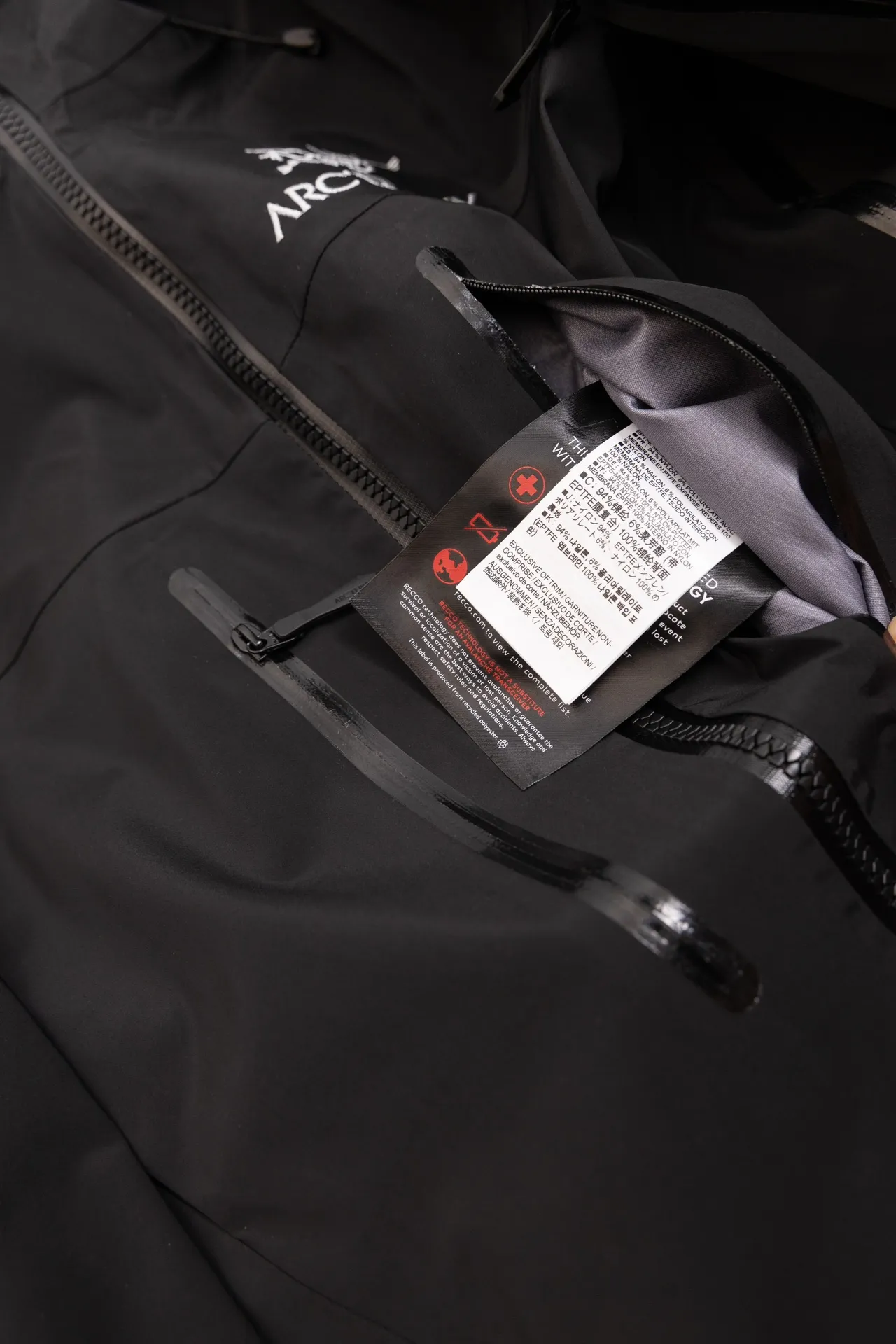 Alpha SV GORE-TEX Hooded Shell Jacket D34020794 — view 8