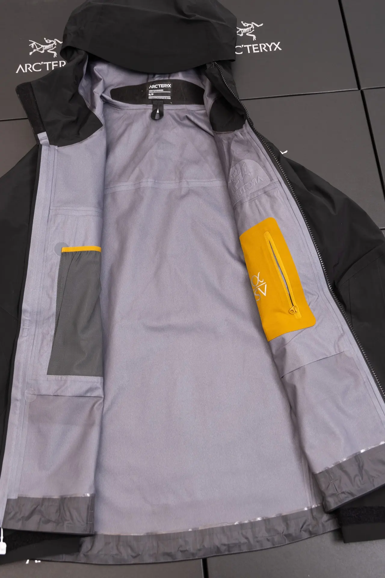 Alpha SV GORE-TEX Hooded Shell Jacket D34020794 — view 10