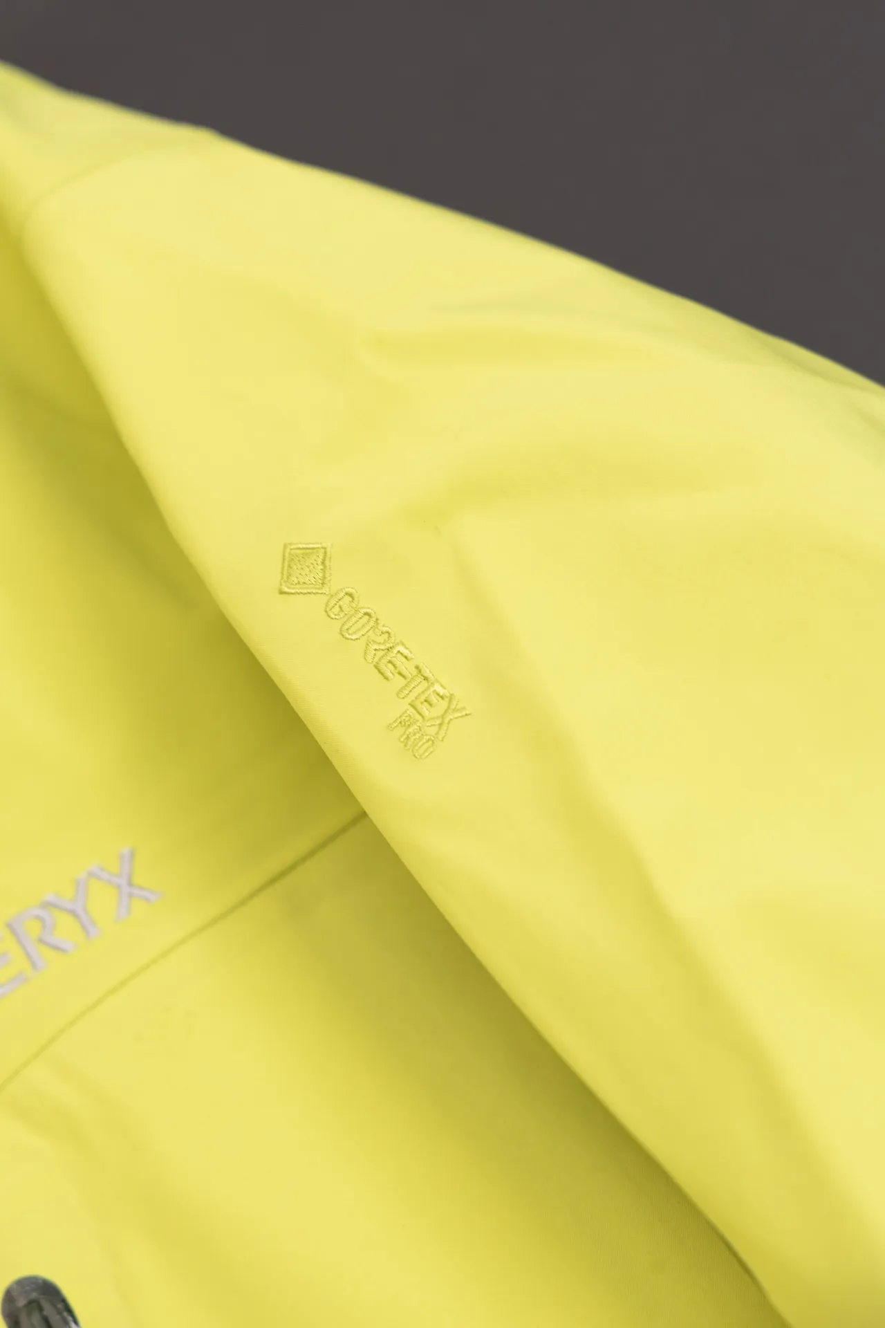 Alpha SV GORE-TEX Hooded Shell Jacket D34020790 — view 5