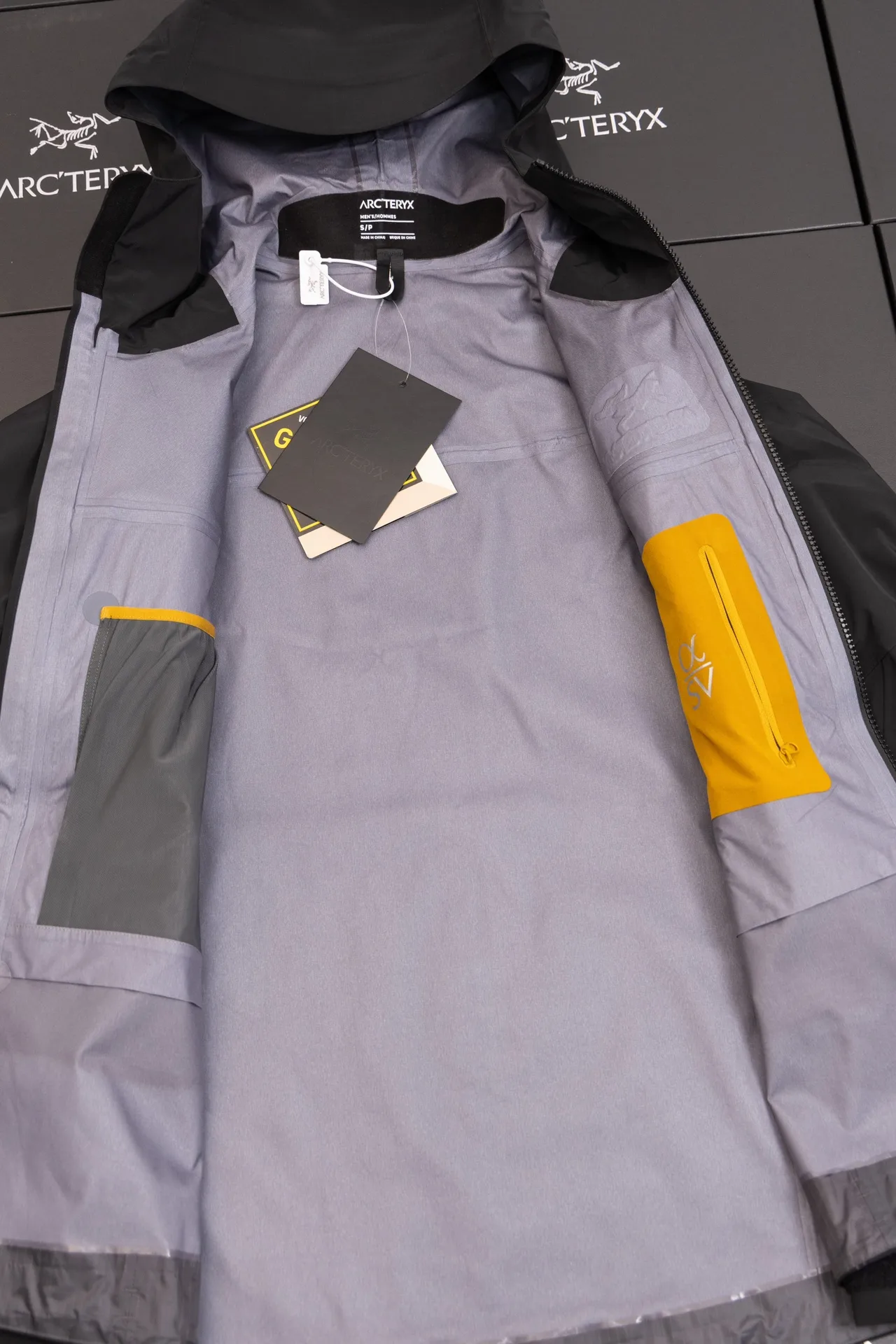 Alpha SV GORE-TEX Hooded Shell Jacket D34020793 — view 2