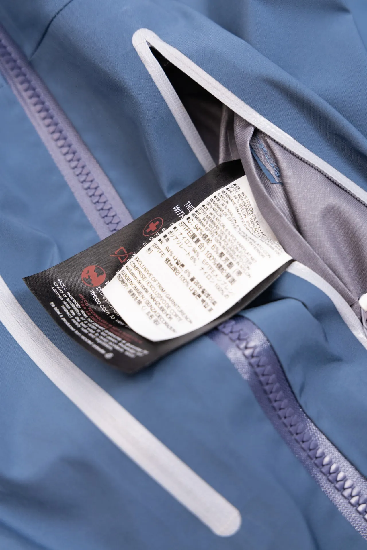 Alpha SV GORE-TEX Hooded Shell Jacket D34020789 — view 12