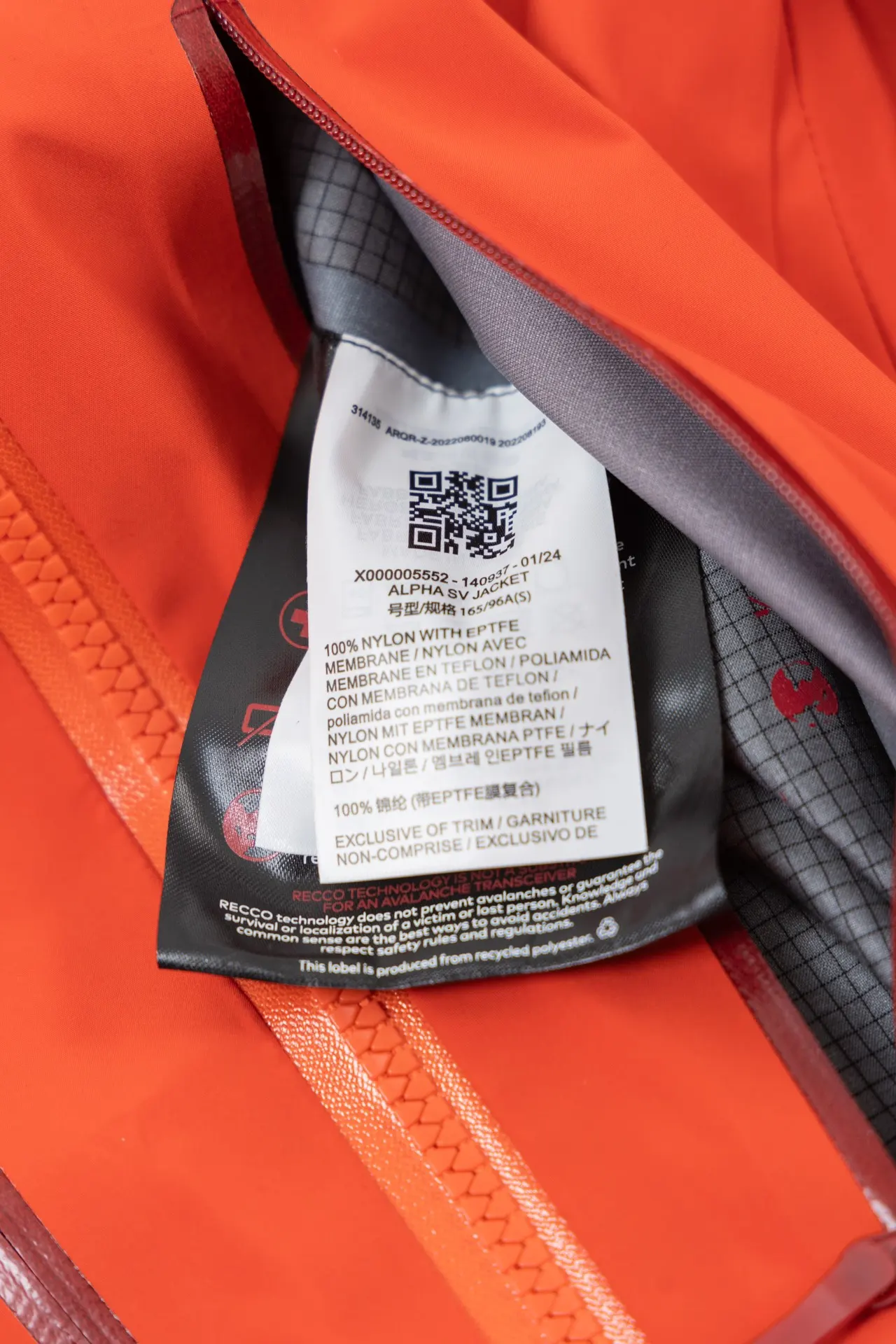 Alpha SV GORE-TEX Hooded Shell Jacket D34020787 — view 7