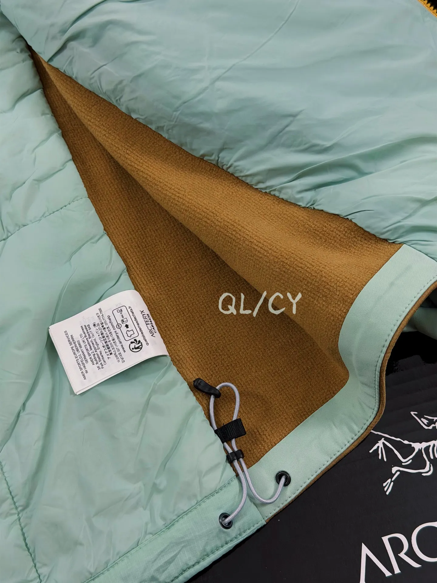 Atom Hoody Lightweight Insulated Jacket D34020940 — view 8