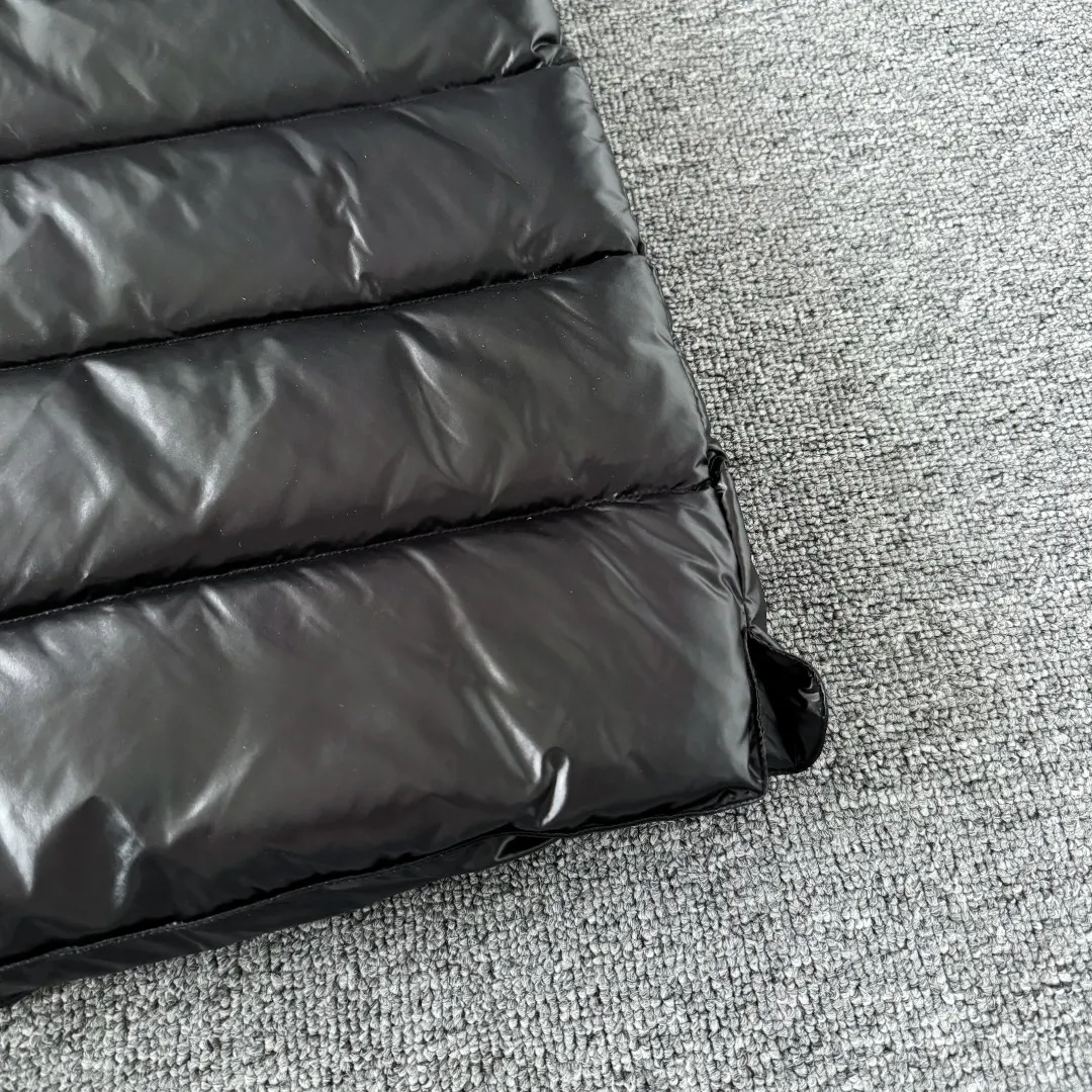 Glossy Down-Filled Puffer Gilet D34024725 — view 11