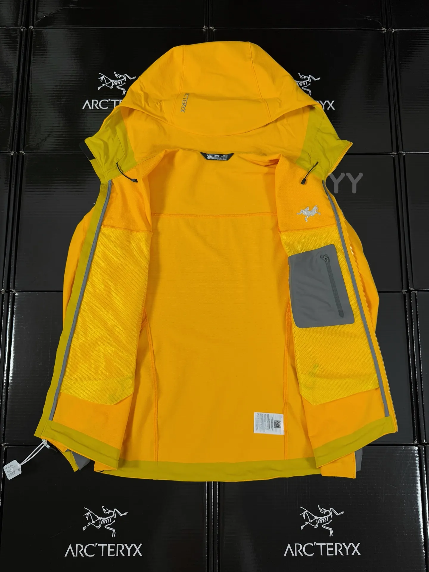 Arc'teryx Gamma Hoody Softshell Jacket D34520573 — view 9
