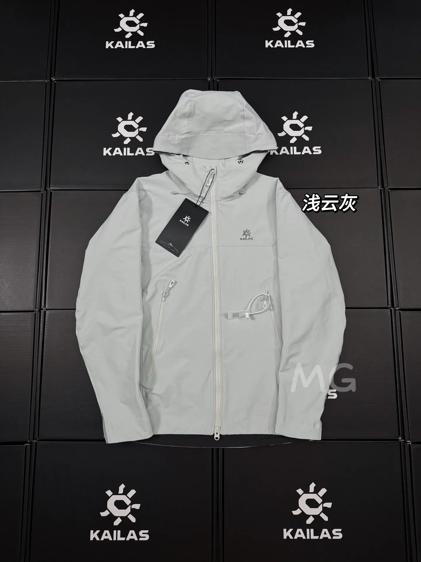 M8 Series Hooded Softshell Hiking Jacket D35020642