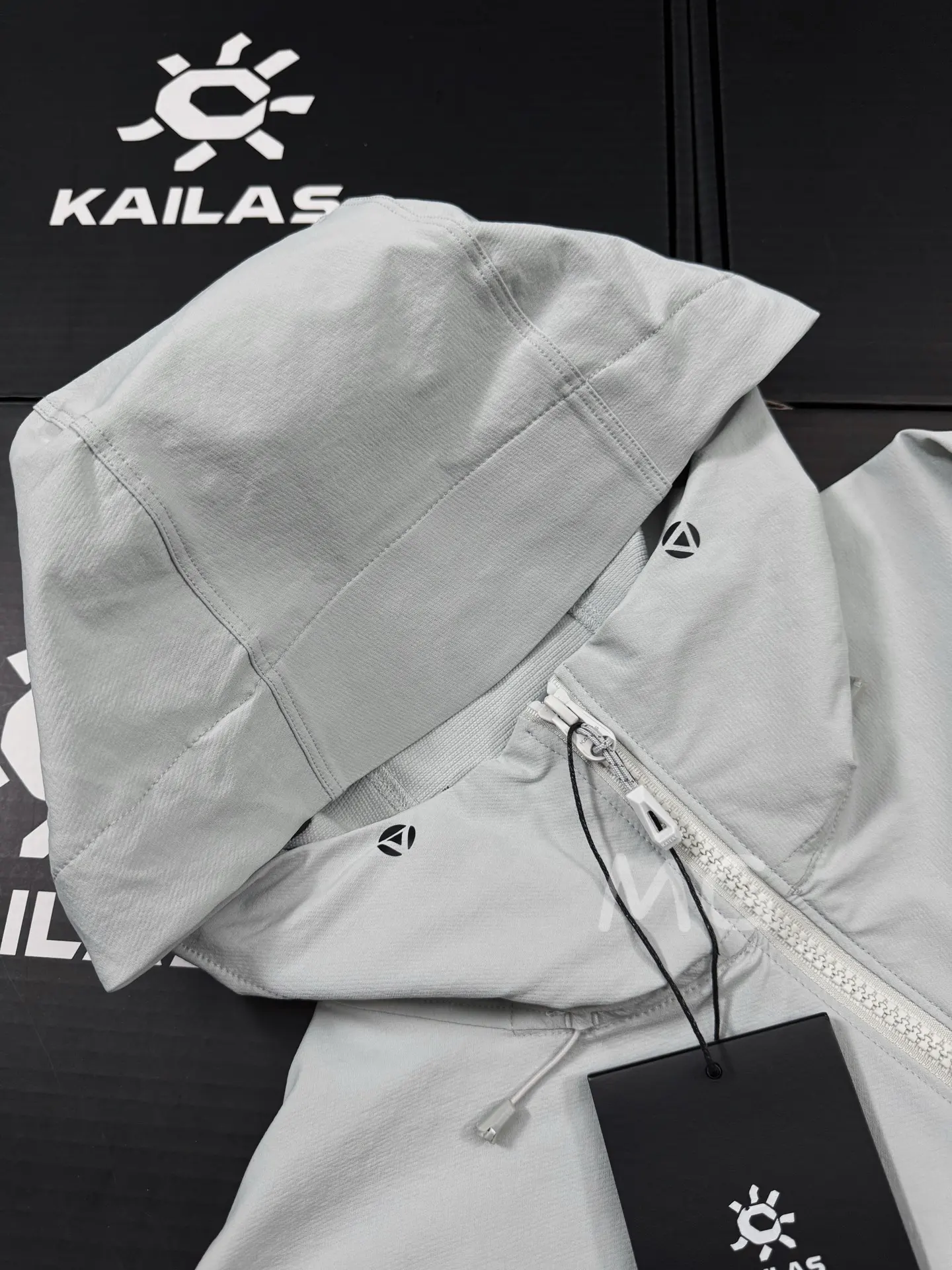 M8 Series Hooded Softshell Hiking Jacket D35020642 — view 4