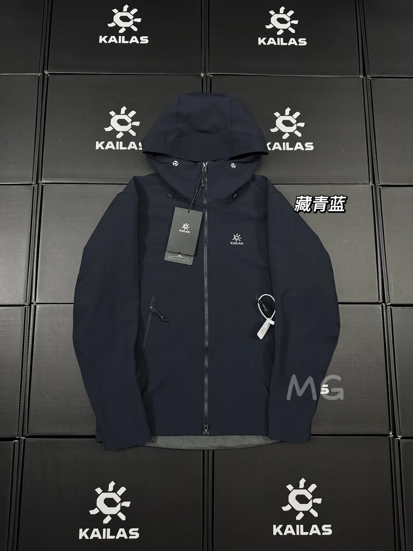 M8 Series Hooded Softshell Outdoor Jacket D35020644