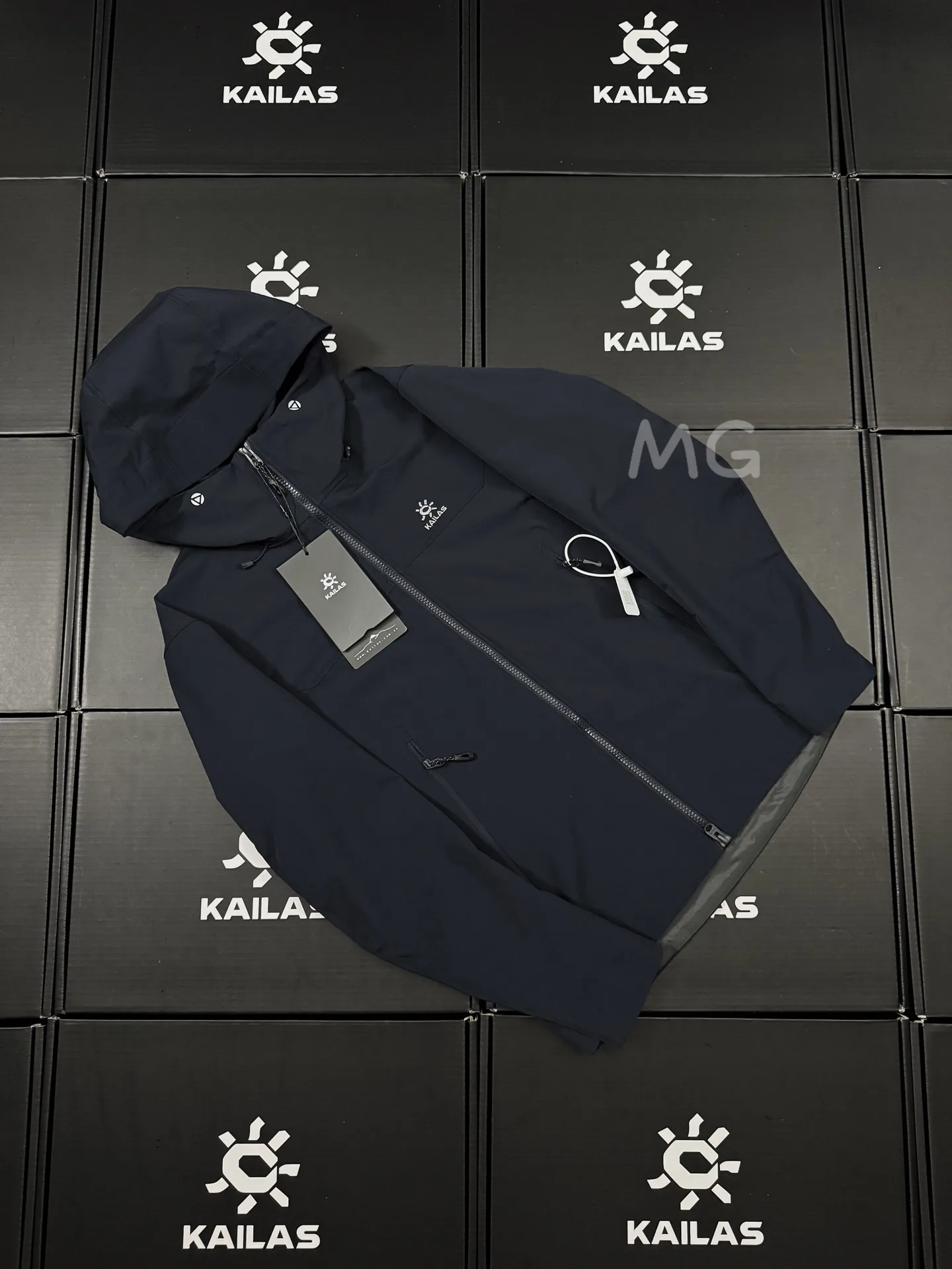 M8 Series Hooded Softshell Outdoor Jacket D35020644 — view 2