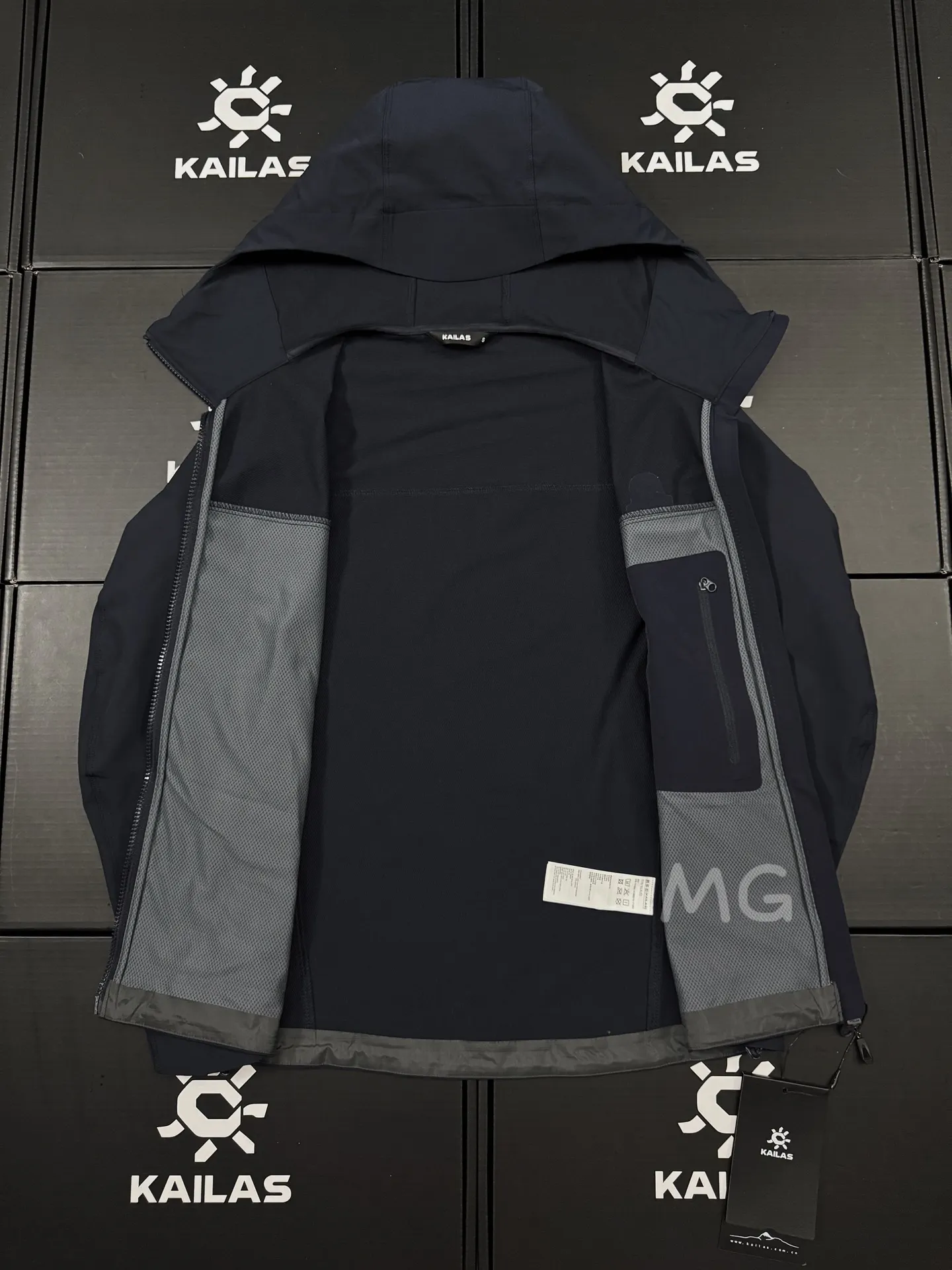 M8 Series Hooded Softshell Outdoor Jacket D35020644 — view 7