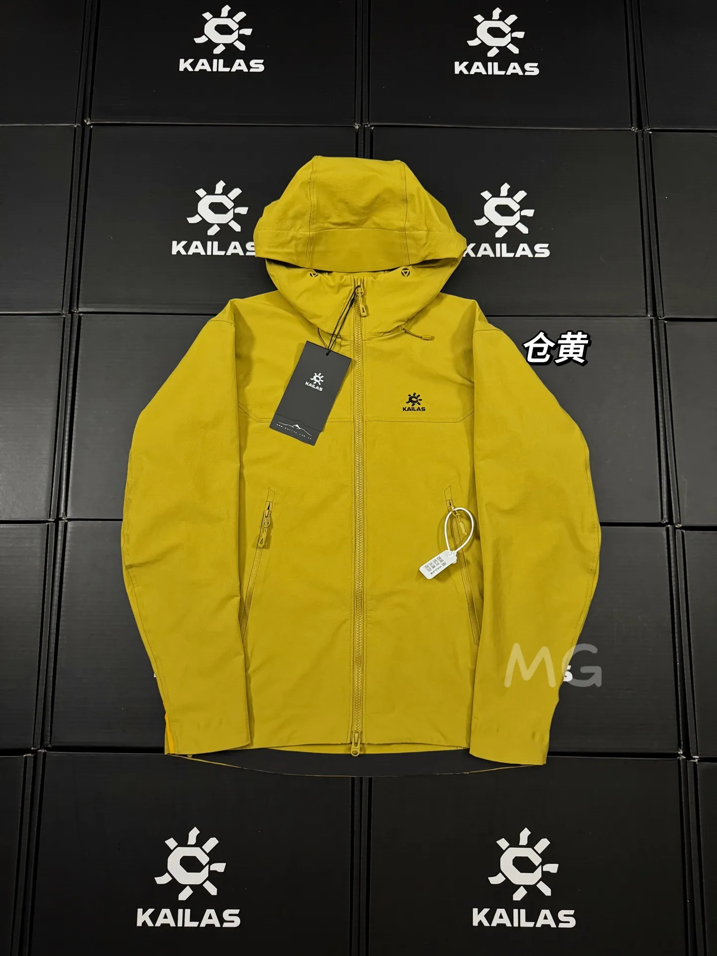 M8 Series Hooded Softshell Outdoor Jacket D35020643
