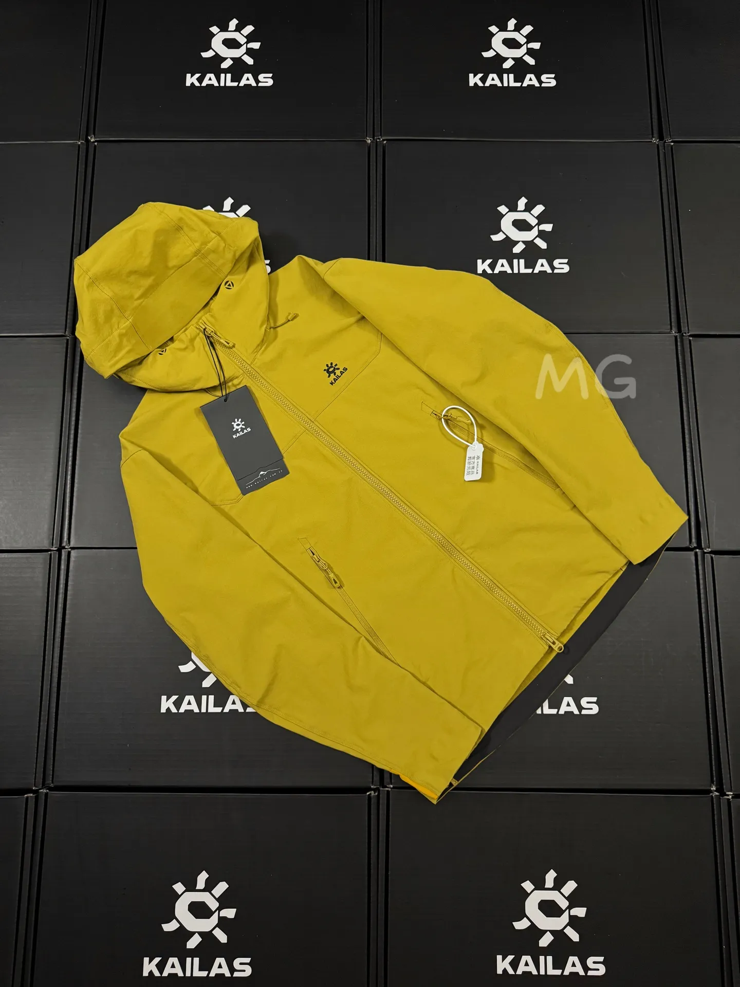 M8 Series Hooded Softshell Outdoor Jacket D35020643 — view 2