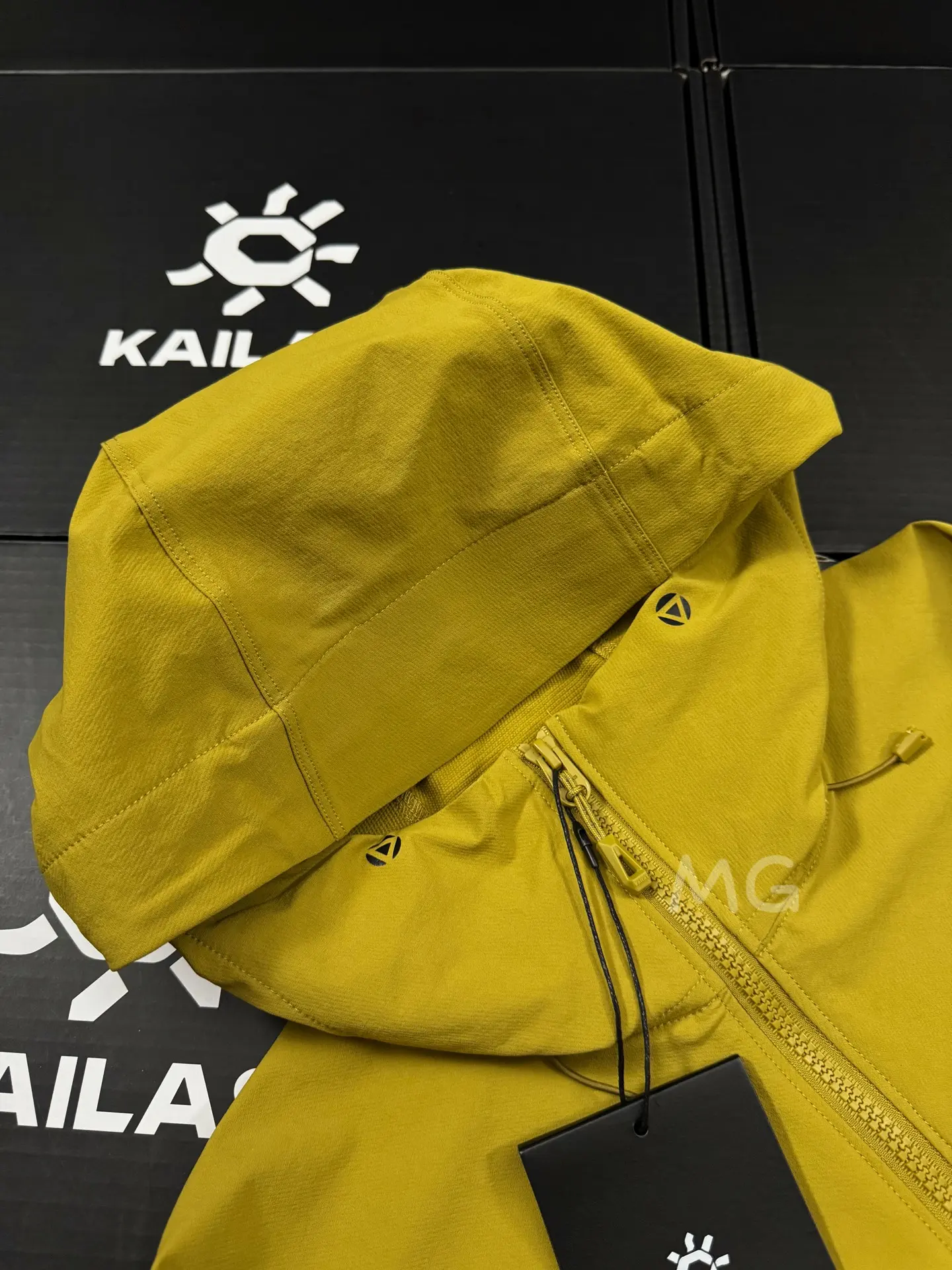 M8 Series Hooded Softshell Outdoor Jacket D35020643 — view 4