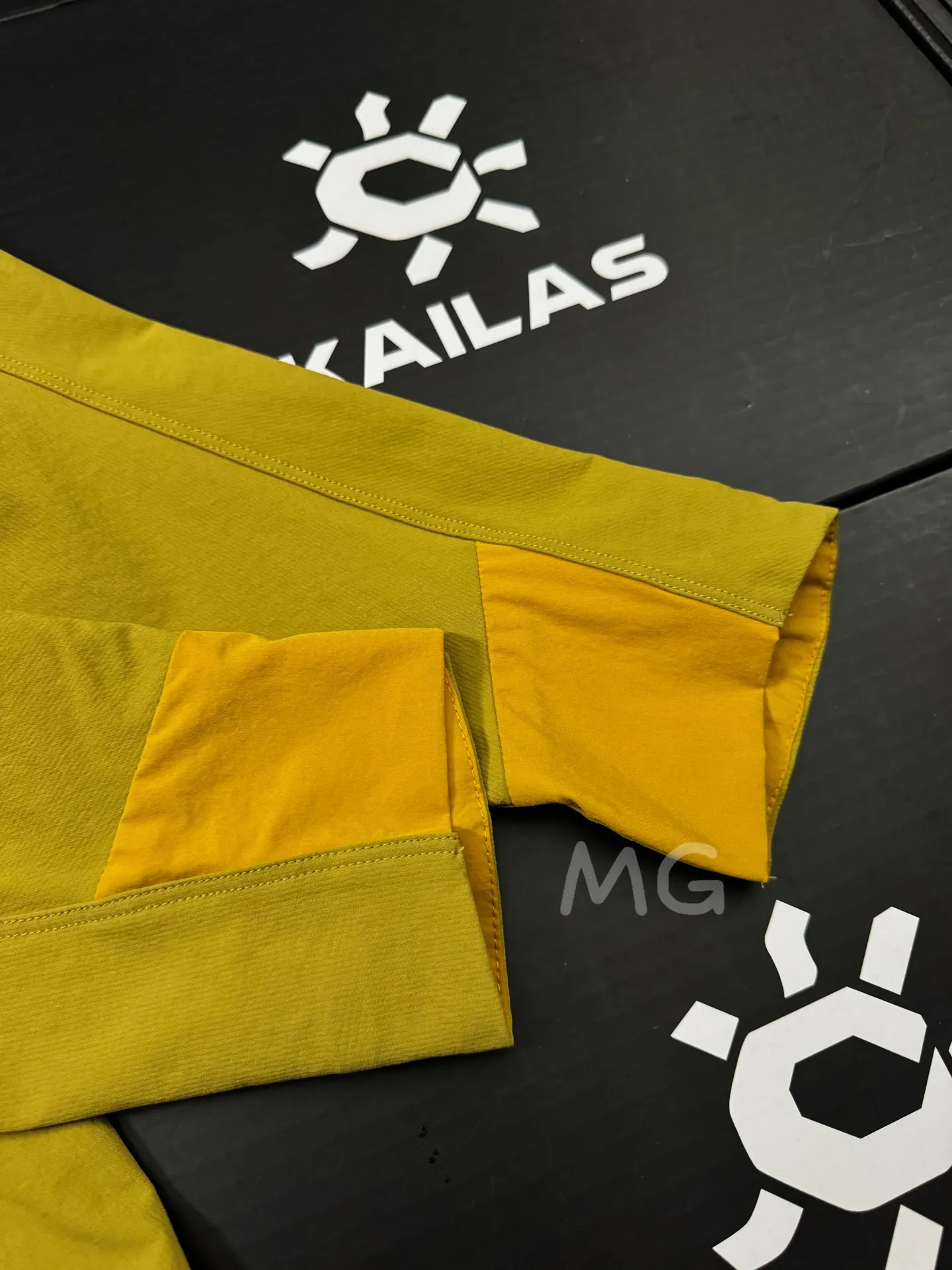 M8 Series Hooded Softshell Outdoor Jacket D35020643 — view 5